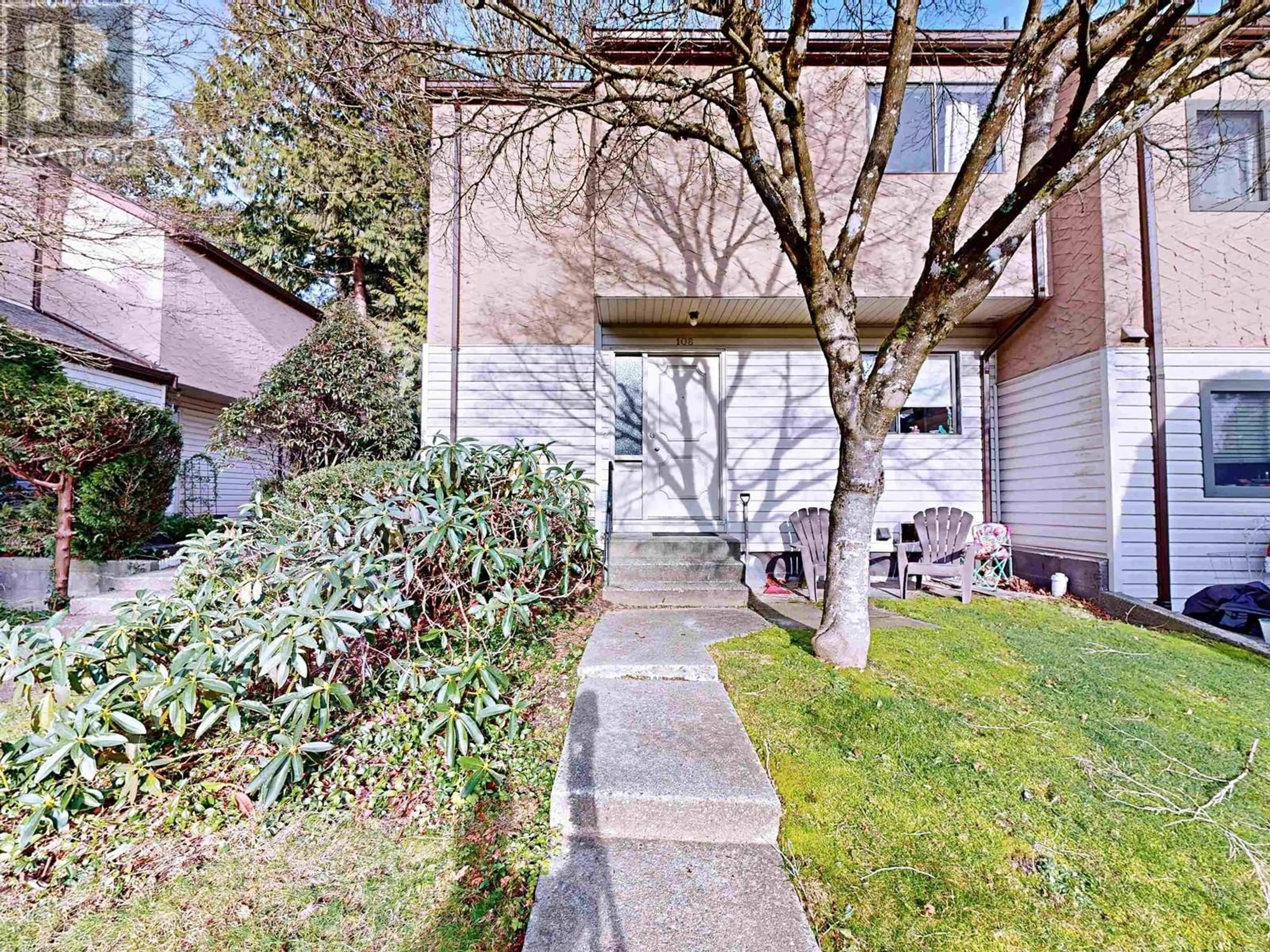 Patio, street for 108 511 GATENSBURY STREET, Coquitlam British Columbia V3J5E7