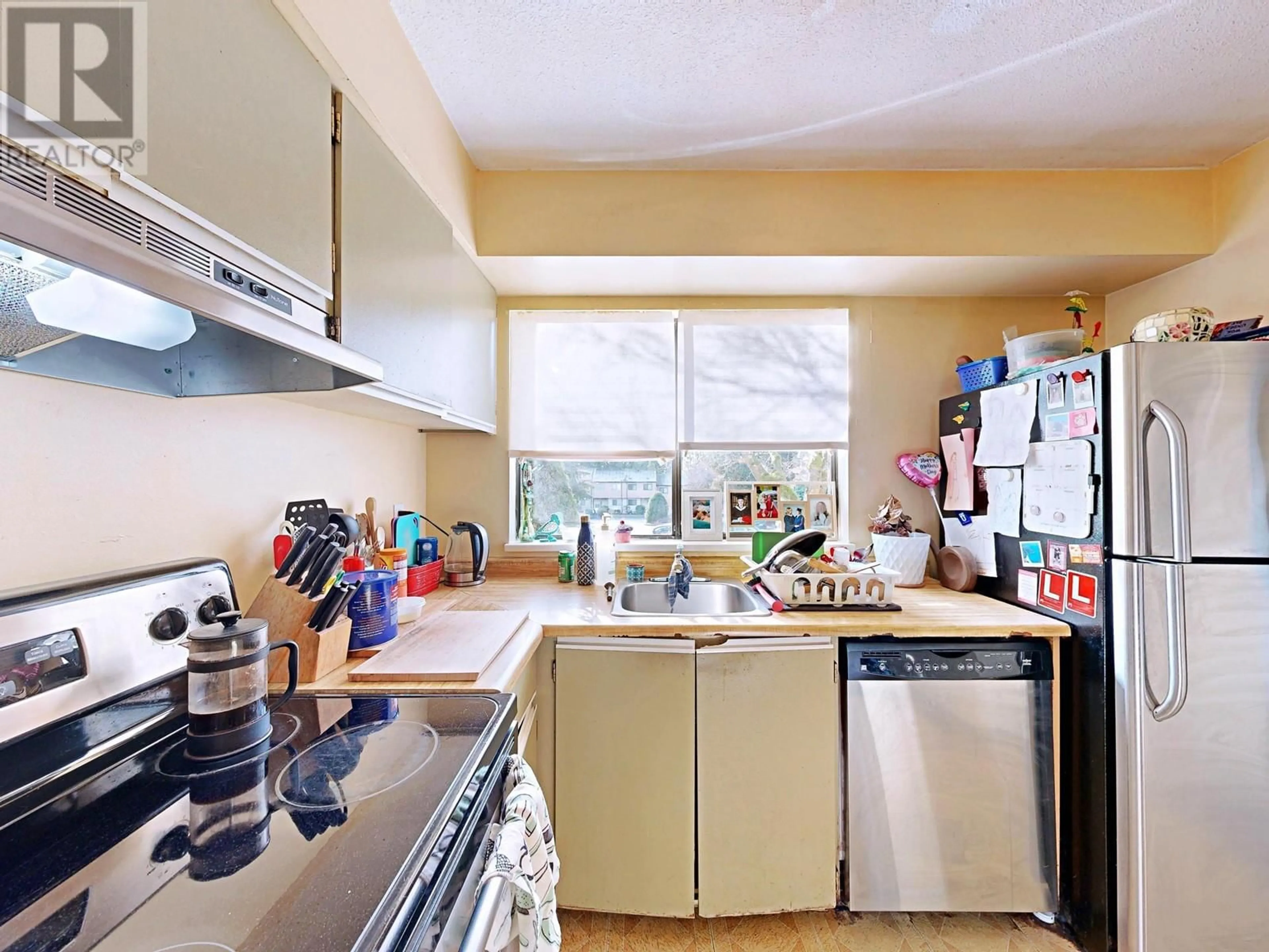 Standard kitchen, unknown for 108 511 GATENSBURY STREET, Coquitlam British Columbia V3J5E7