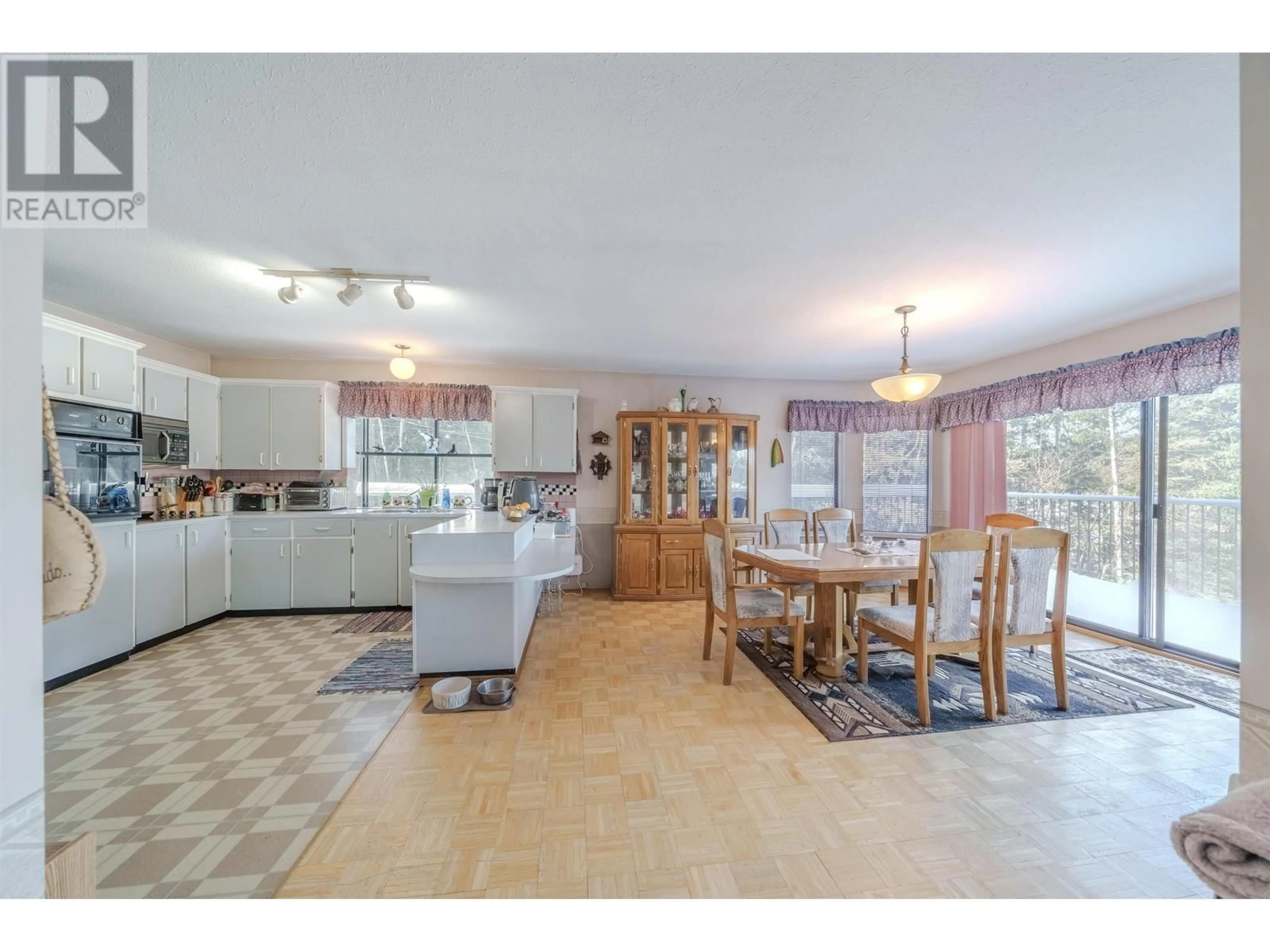 Open concept kitchen, unknown for 7607 BEAZLEY ROAD, Deka Lake / Sulphurous / Hathaway Lakes British Columbia V0K1X3