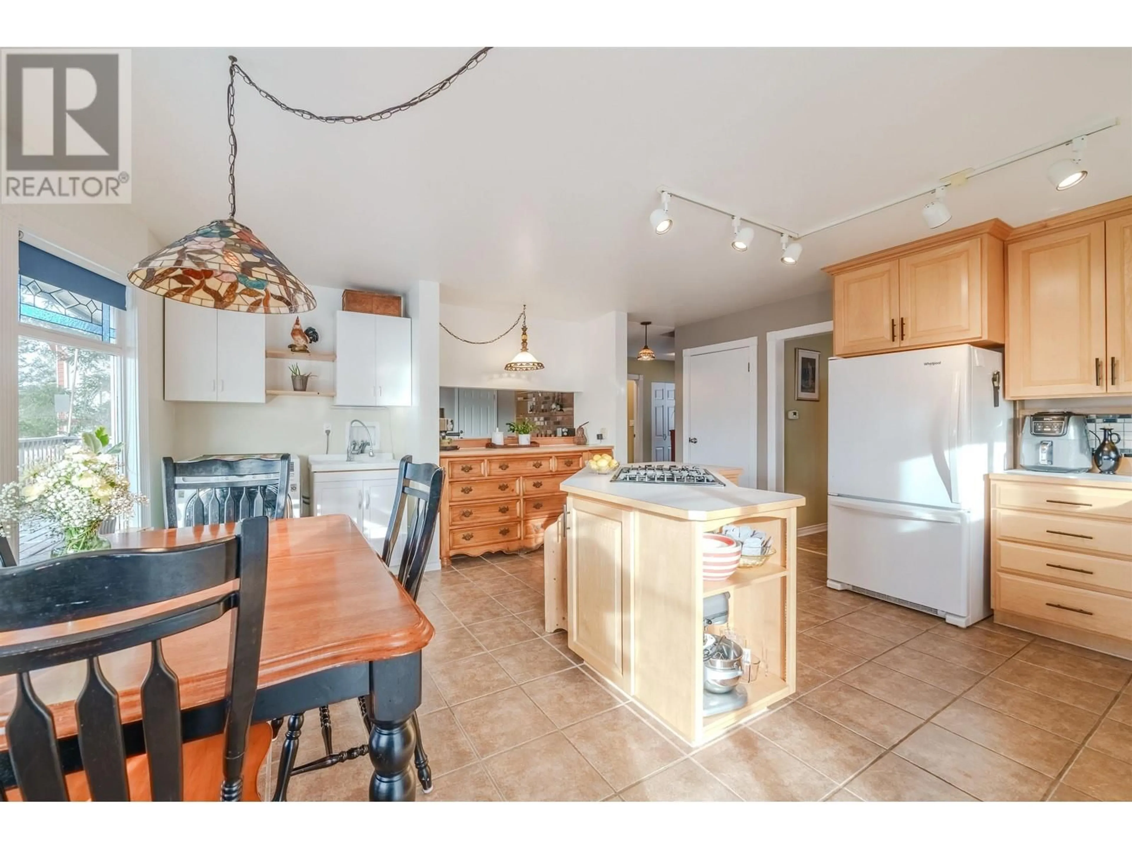 Open concept kitchen, unknown for 5012 BLOCK DRIVE, 108 Mile Ranch British Columbia V0K2Z0