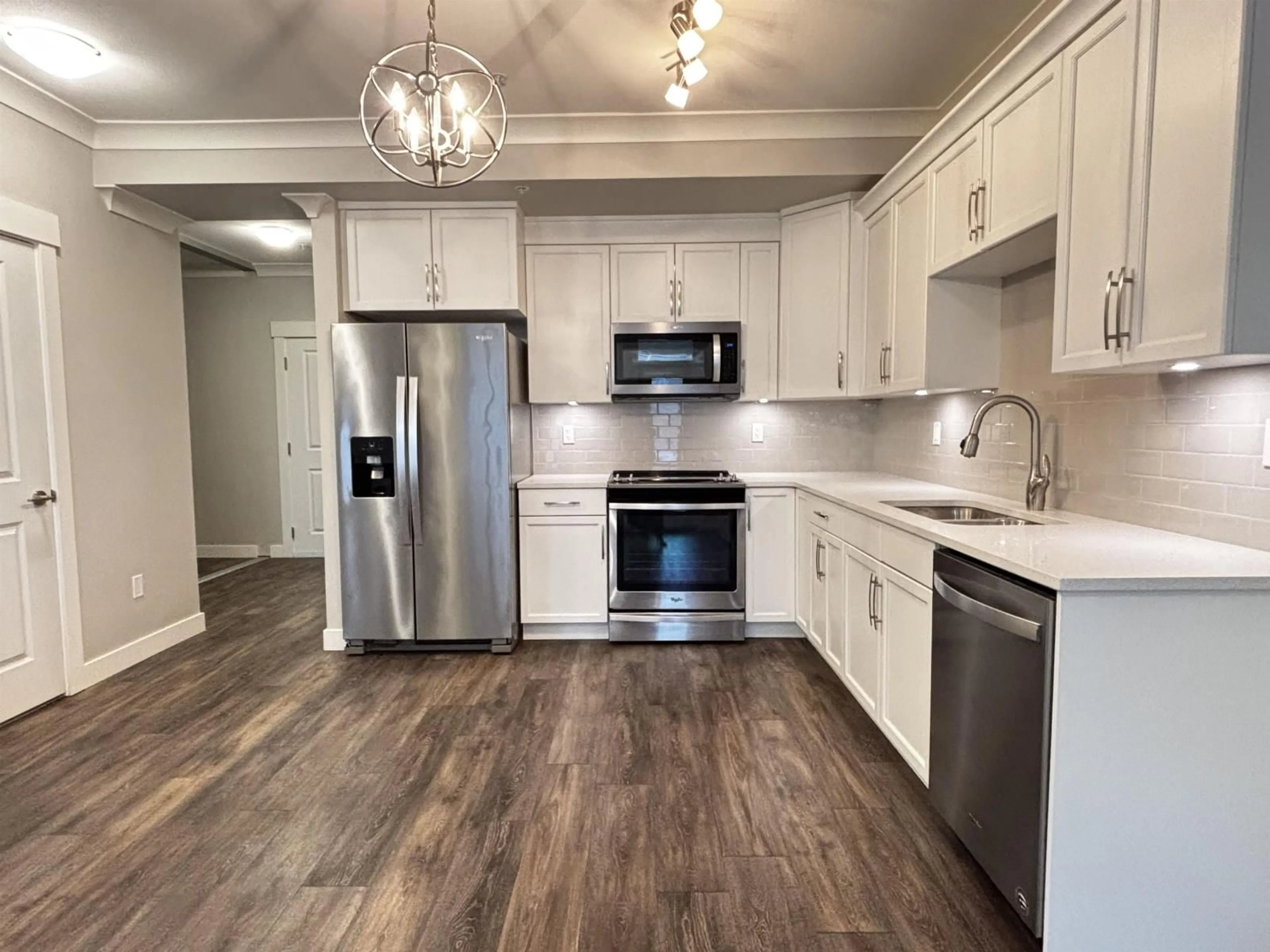 Open concept kitchen, wood/laminate floor for 103 45761 STEVENSON ROAD|Sardis East Ved, Chilliwack British Columbia V2R0Y7