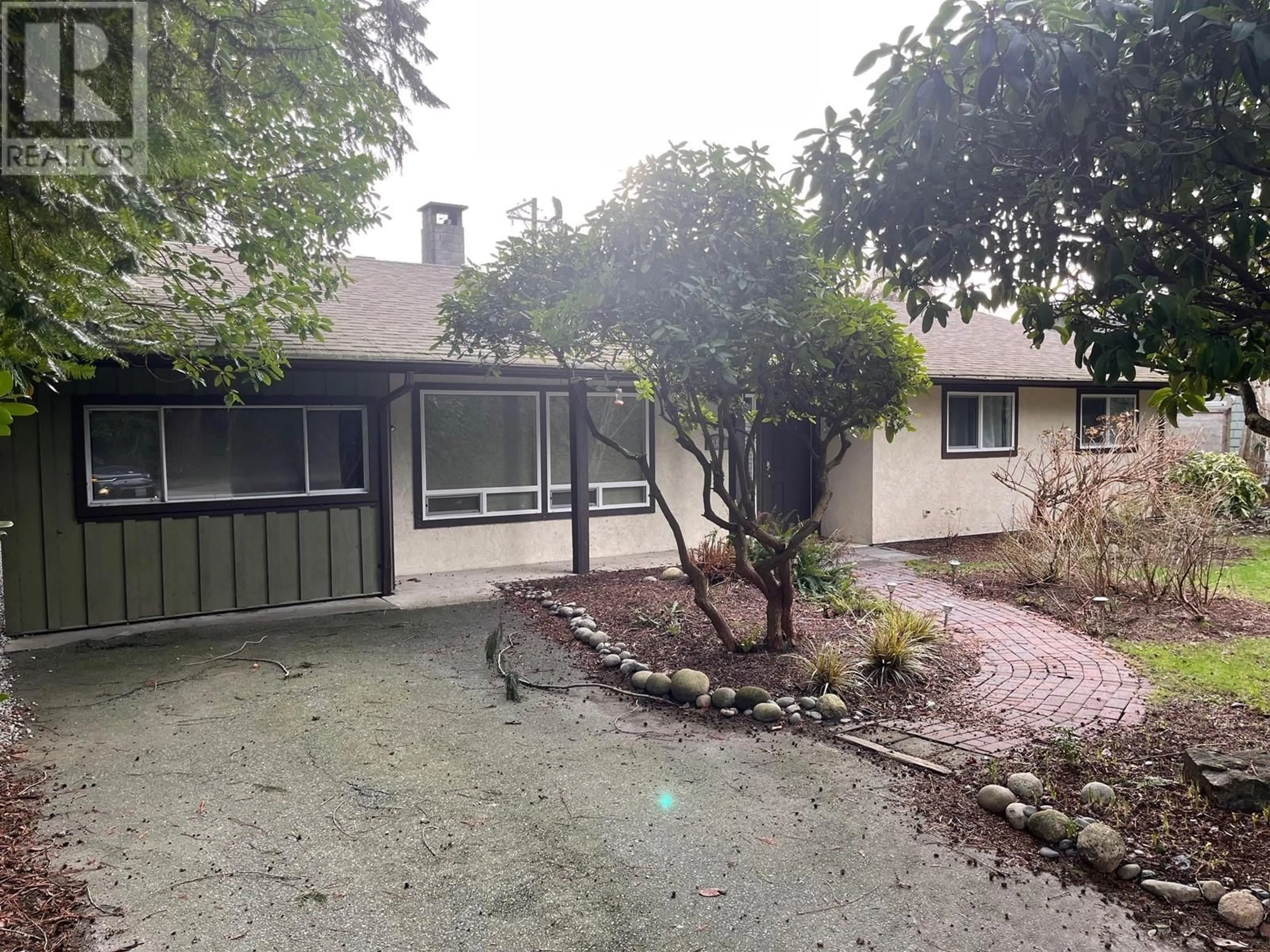 A pic from outside/outdoor area/front of a property/back of a property/a pic from drone, street for 5683 MEDUSA STREET, Sechelt British Columbia V0N3A0