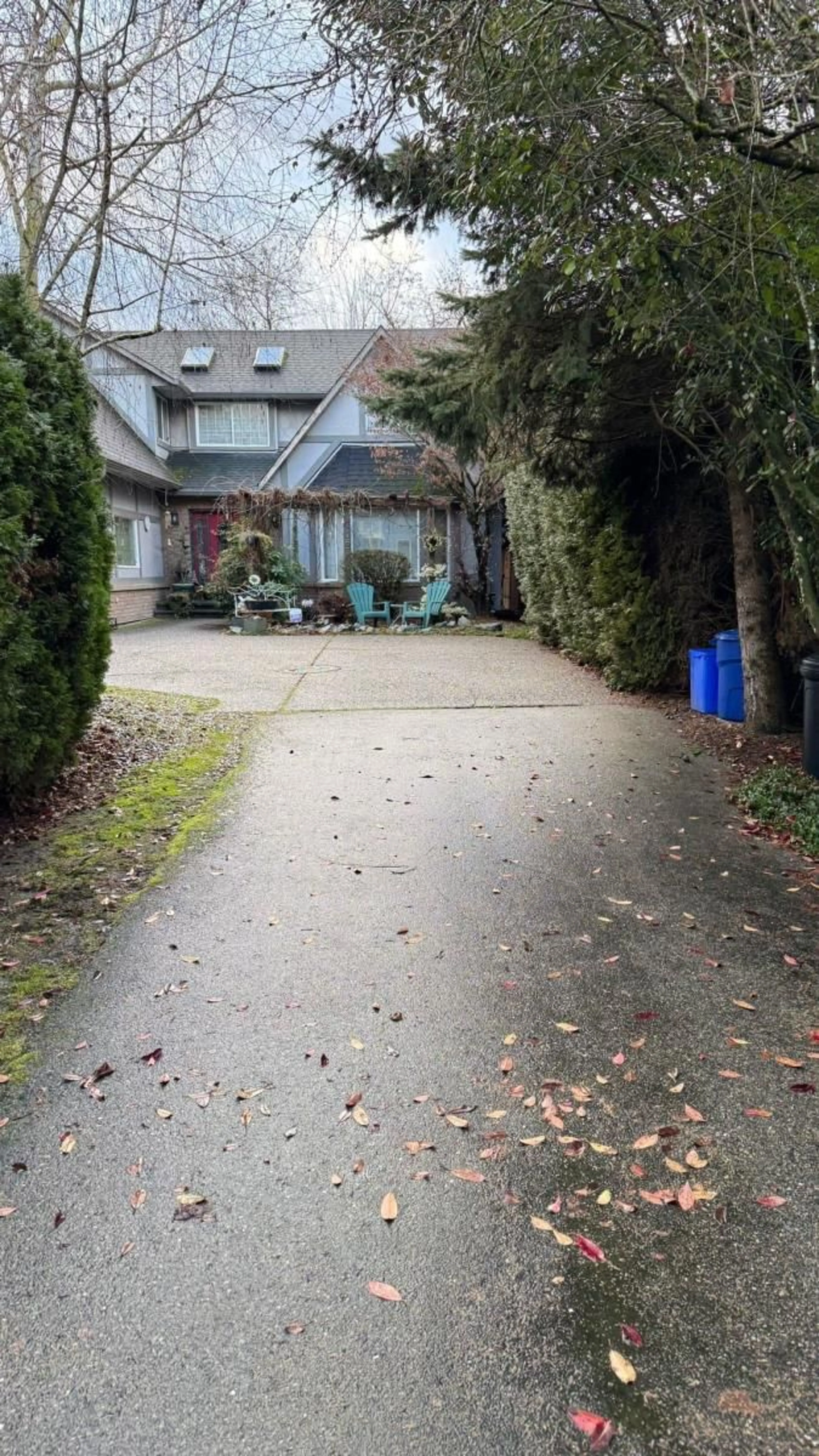 A pic from outside/outdoor area/front of a property/back of a property/a pic from drone, street for 10187 WILLIAMS ROAD|Fairfield Island, Chilliwack British Columbia V2P5H3