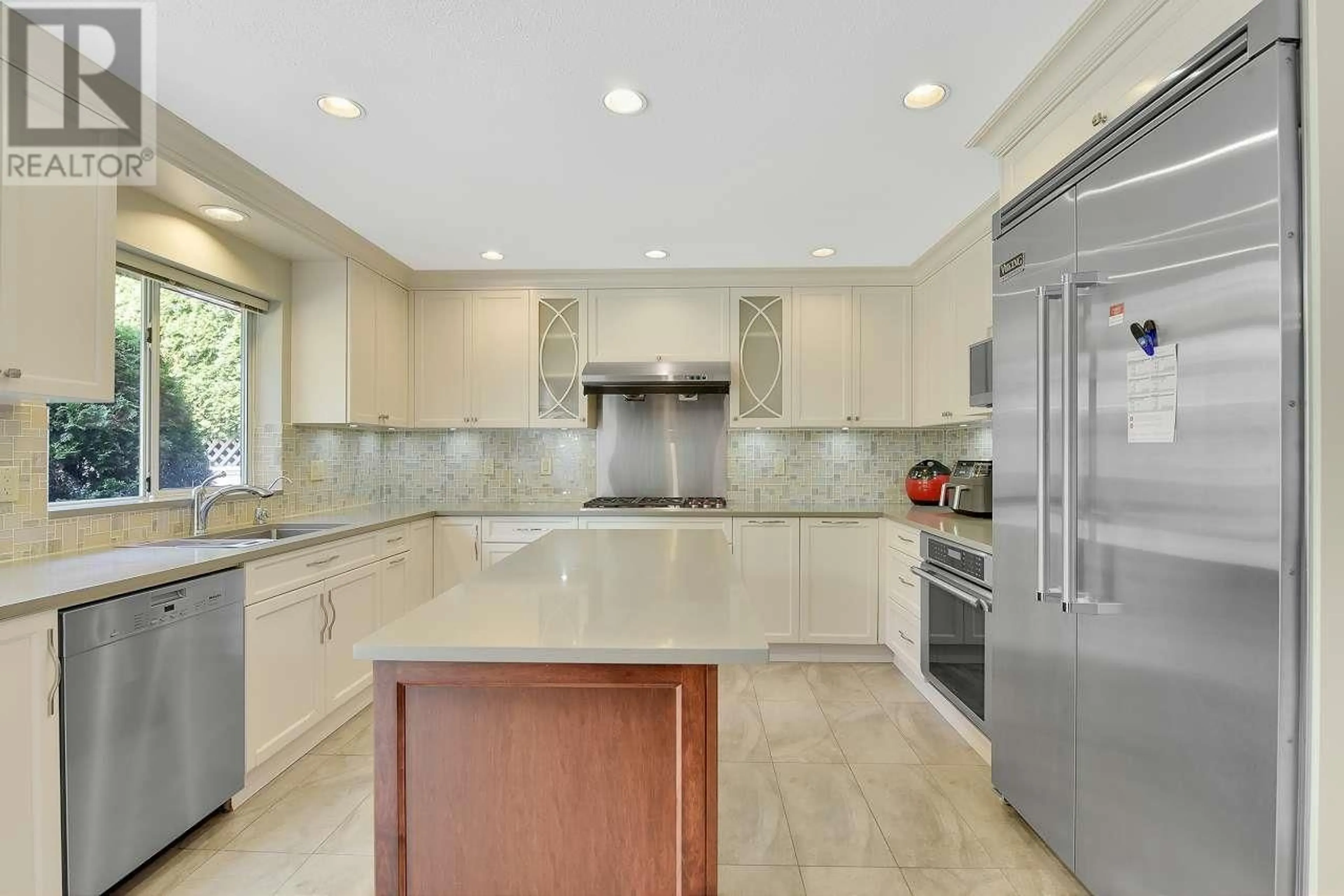 Contemporary kitchen, ceramic/tile floor for 5600 CORNWALL DRIVE, Richmond British Columbia V7C5M8