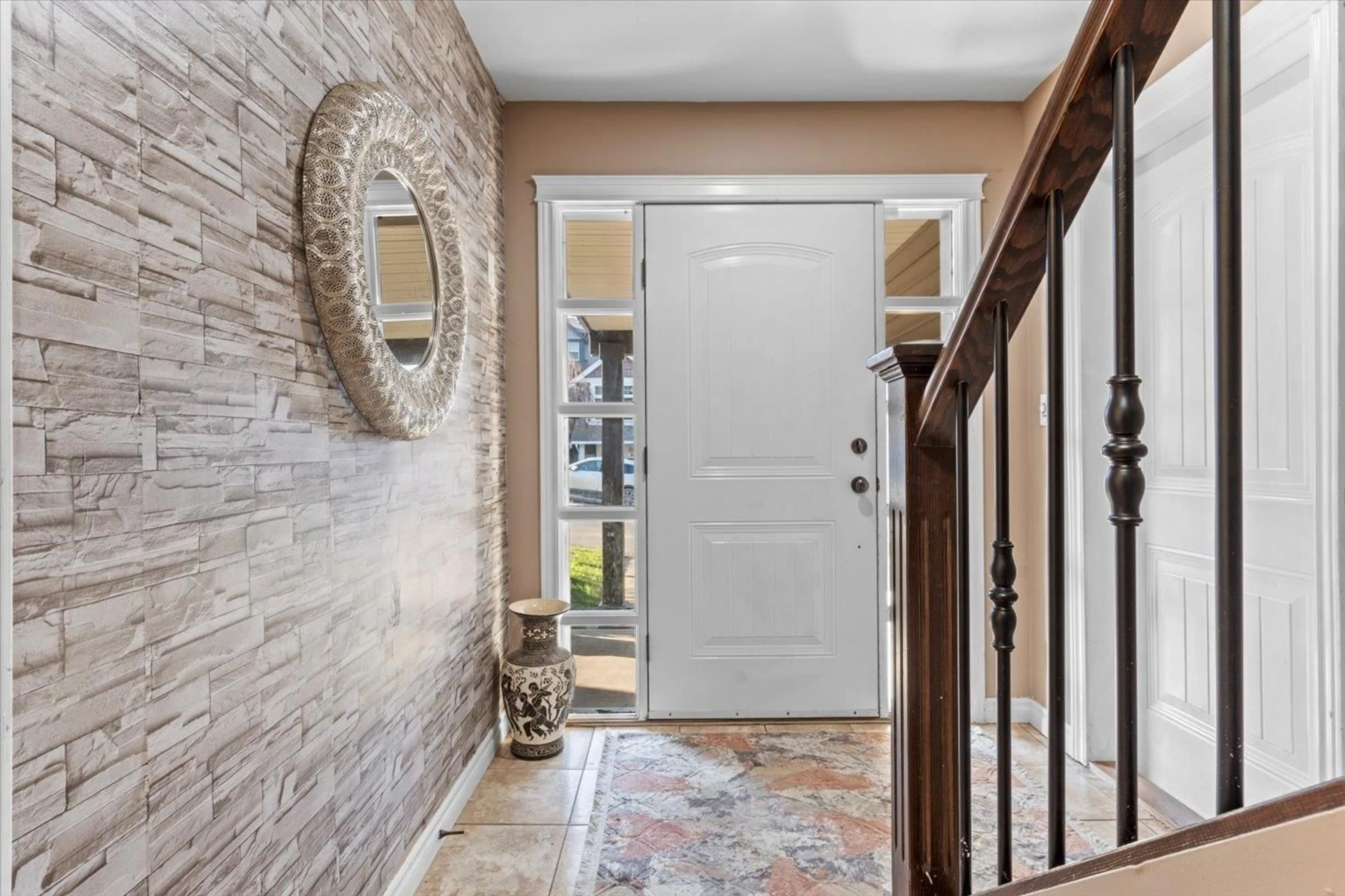 Indoor entryway for 46703 HUDSON ROAD|Promontory, Chilliwack British Columbia V2R0K6