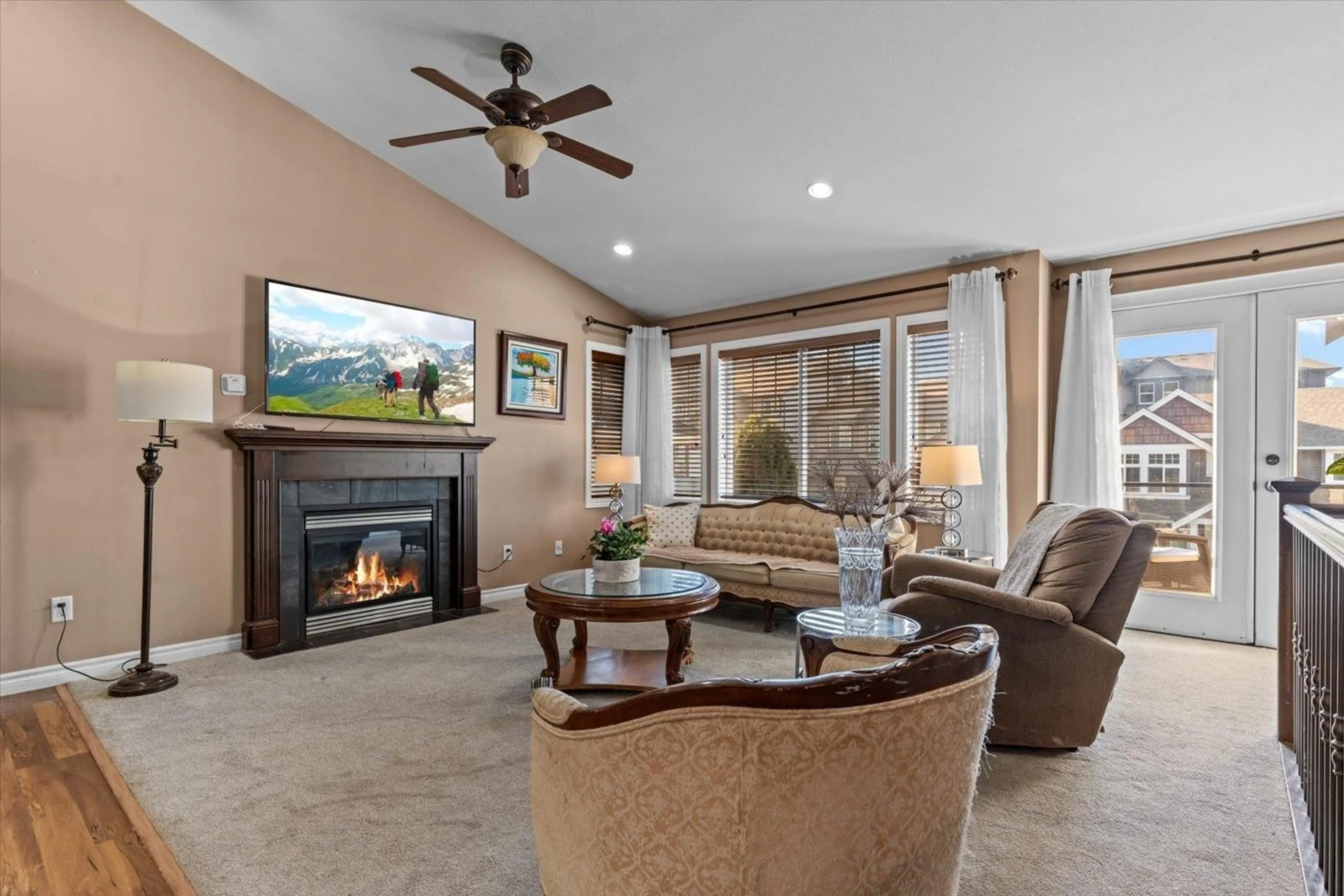 Living room with furniture, ceramic/tile floor for 46703 HUDSON ROAD|Promontory, Chilliwack British Columbia V2R0K6