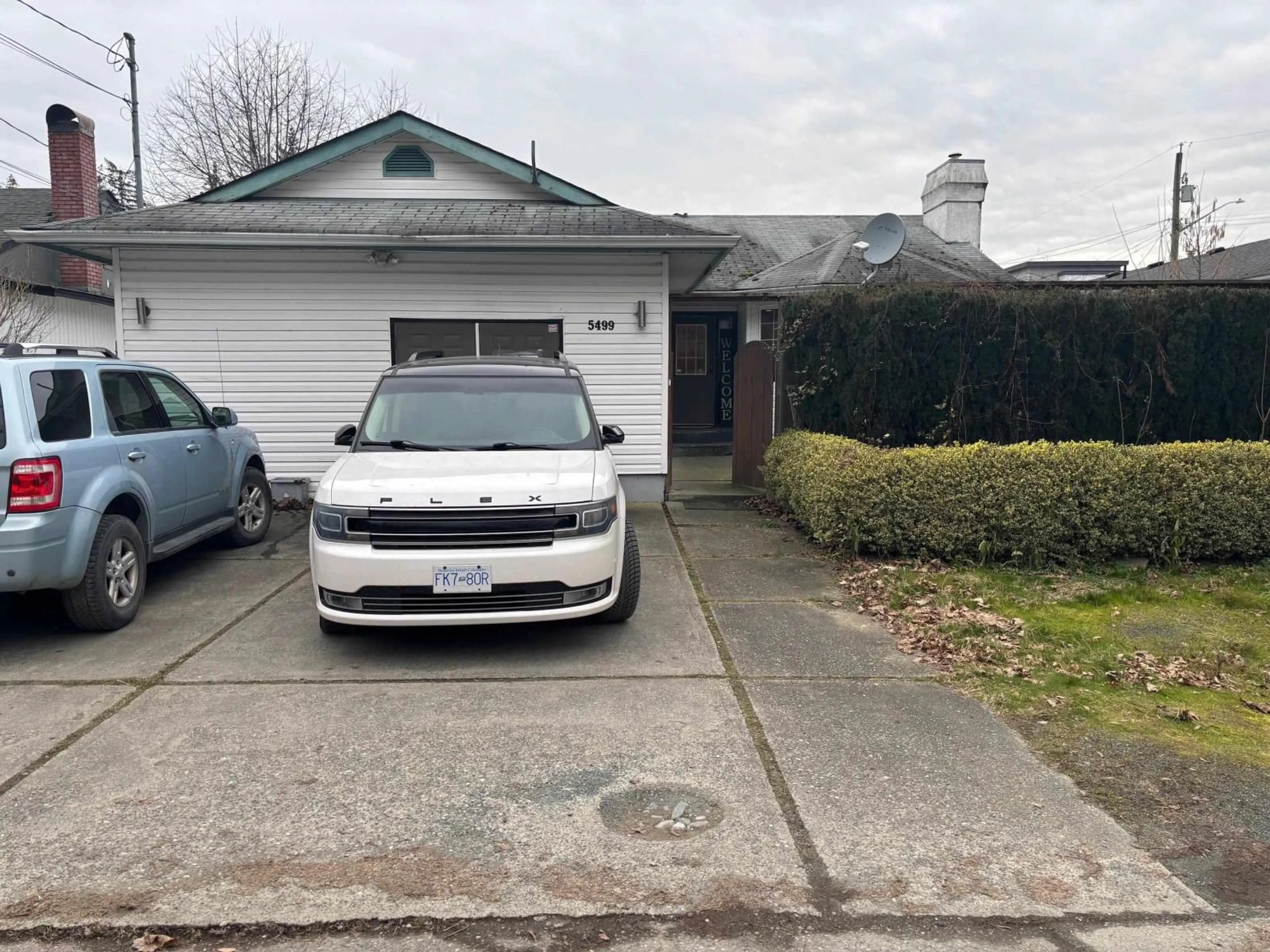 A pic from outside/outdoor area/front of a property/back of a property/a pic from drone, street for 5499 VIOLA STREET|Vedder Crossing, Chilliwack British Columbia V2R3M6