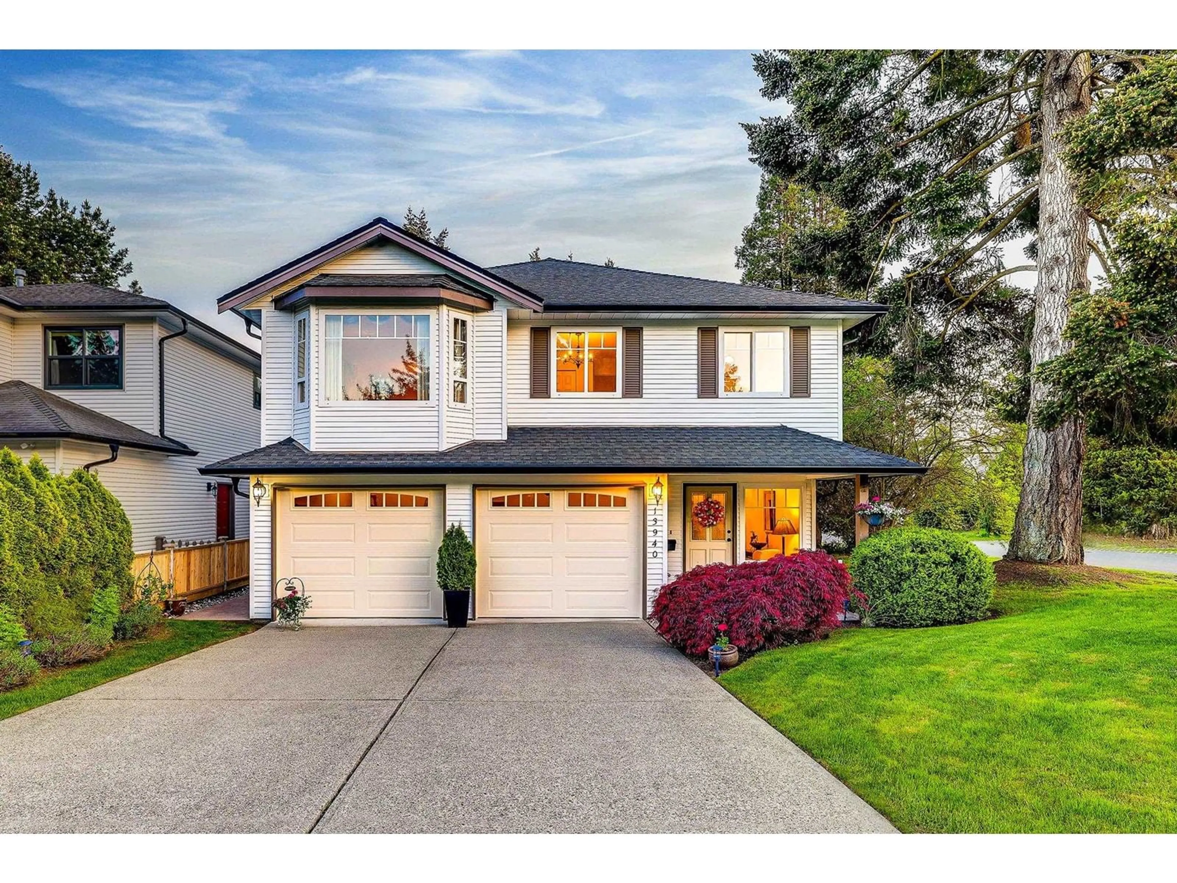 Home with vinyl exterior material, street for 13940 COLDICUTT AVENUE, White Rock British Columbia V4B3B2