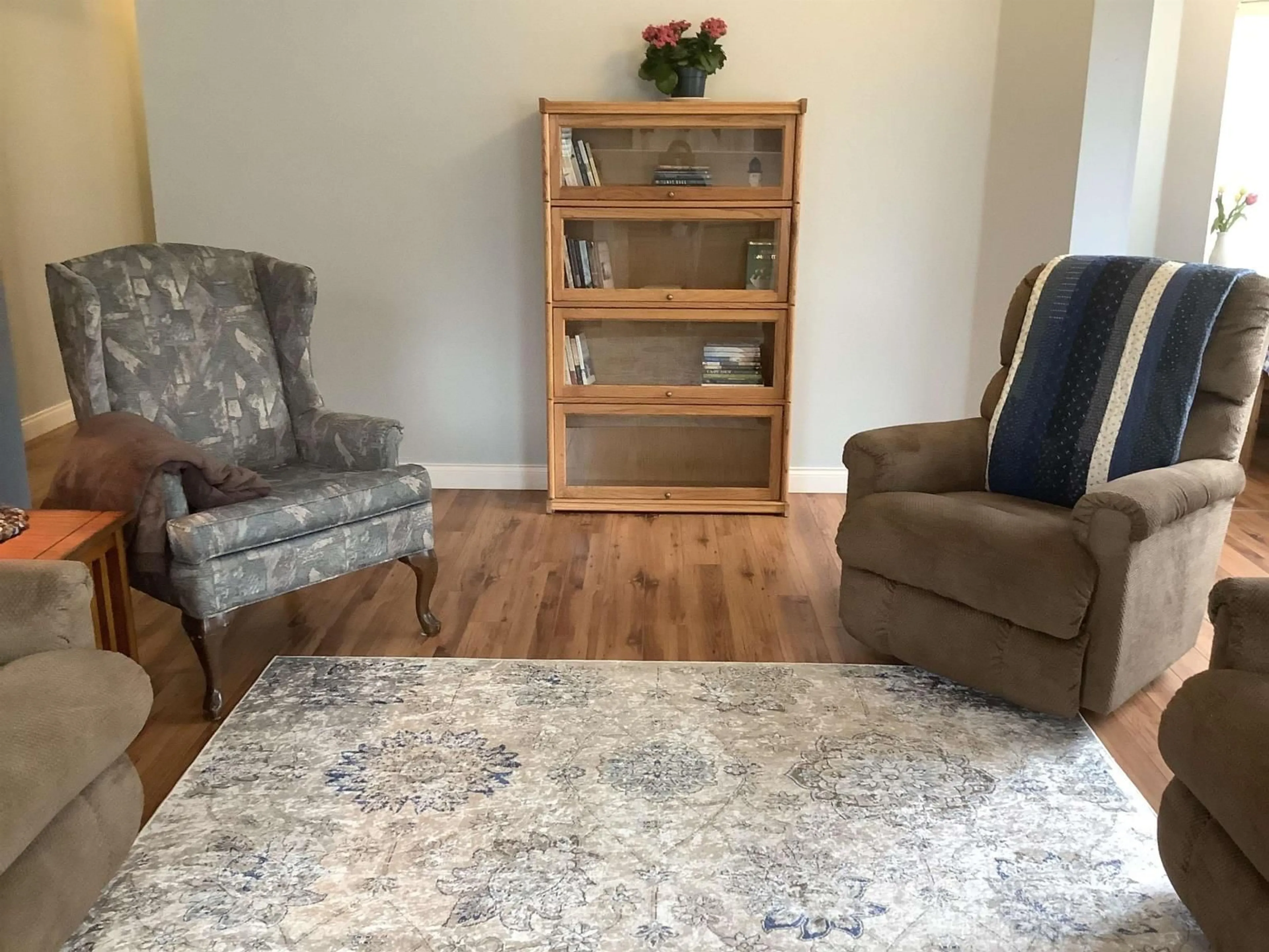 Living room with furniture, unknown for 206 45773 VICTORIA AVENUE|Chilliwack Pro, Chilliwack British Columbia V2P2T4