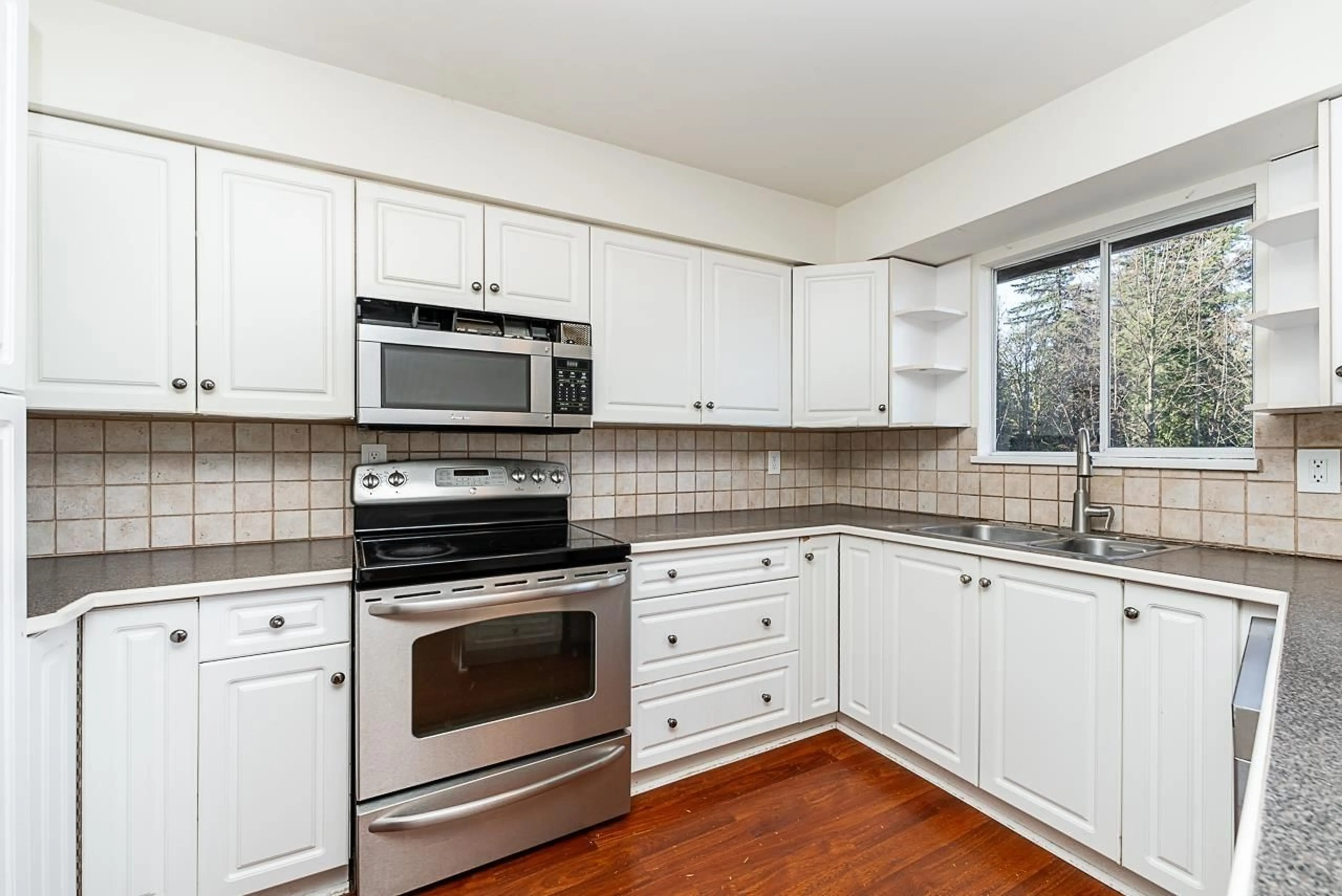 Standard kitchen, unknown for 7141 114A STREET, Delta British Columbia V4E1X3