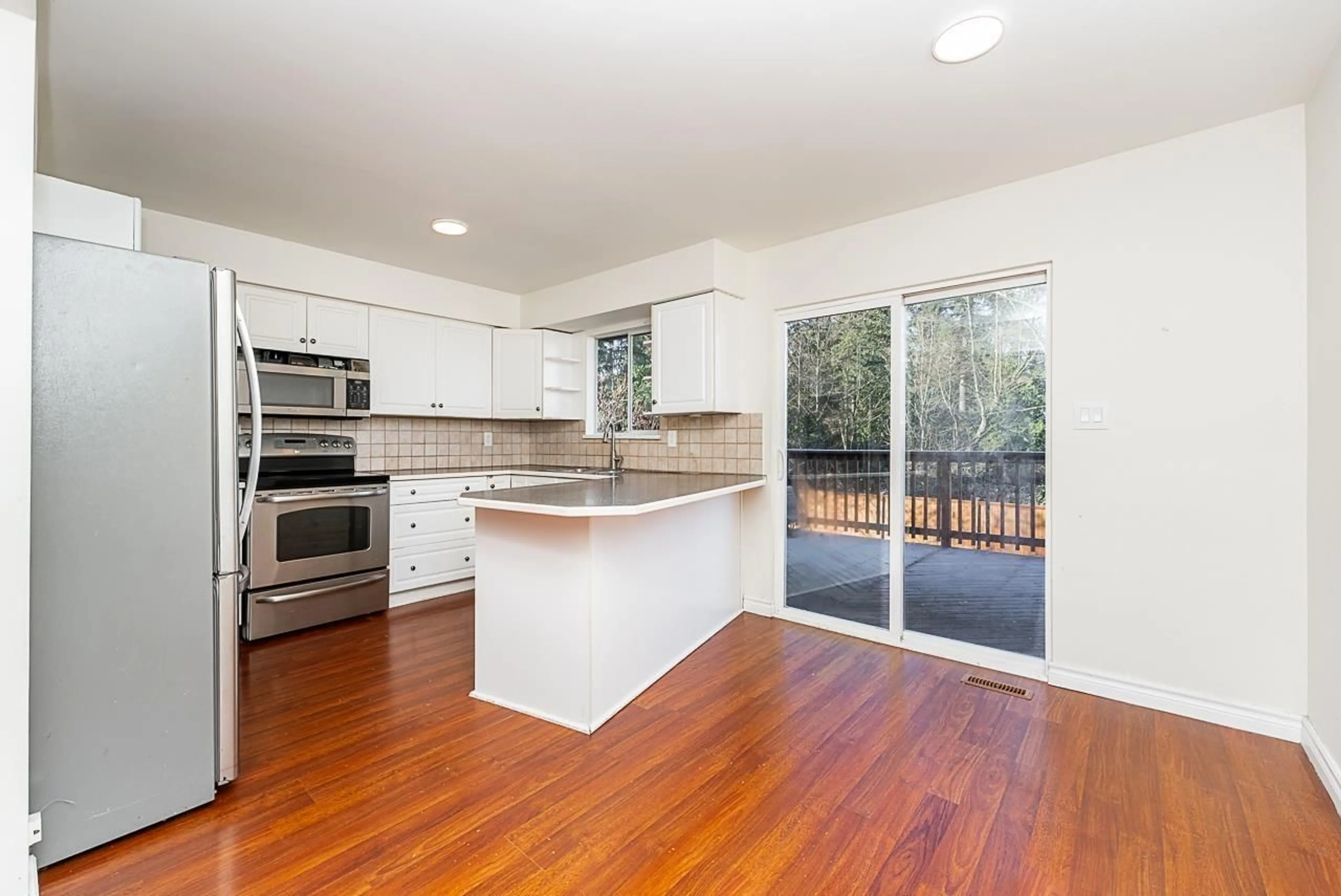 Open concept kitchen, wood/laminate floor for 7141 114A STREET, Delta British Columbia V4E1X3