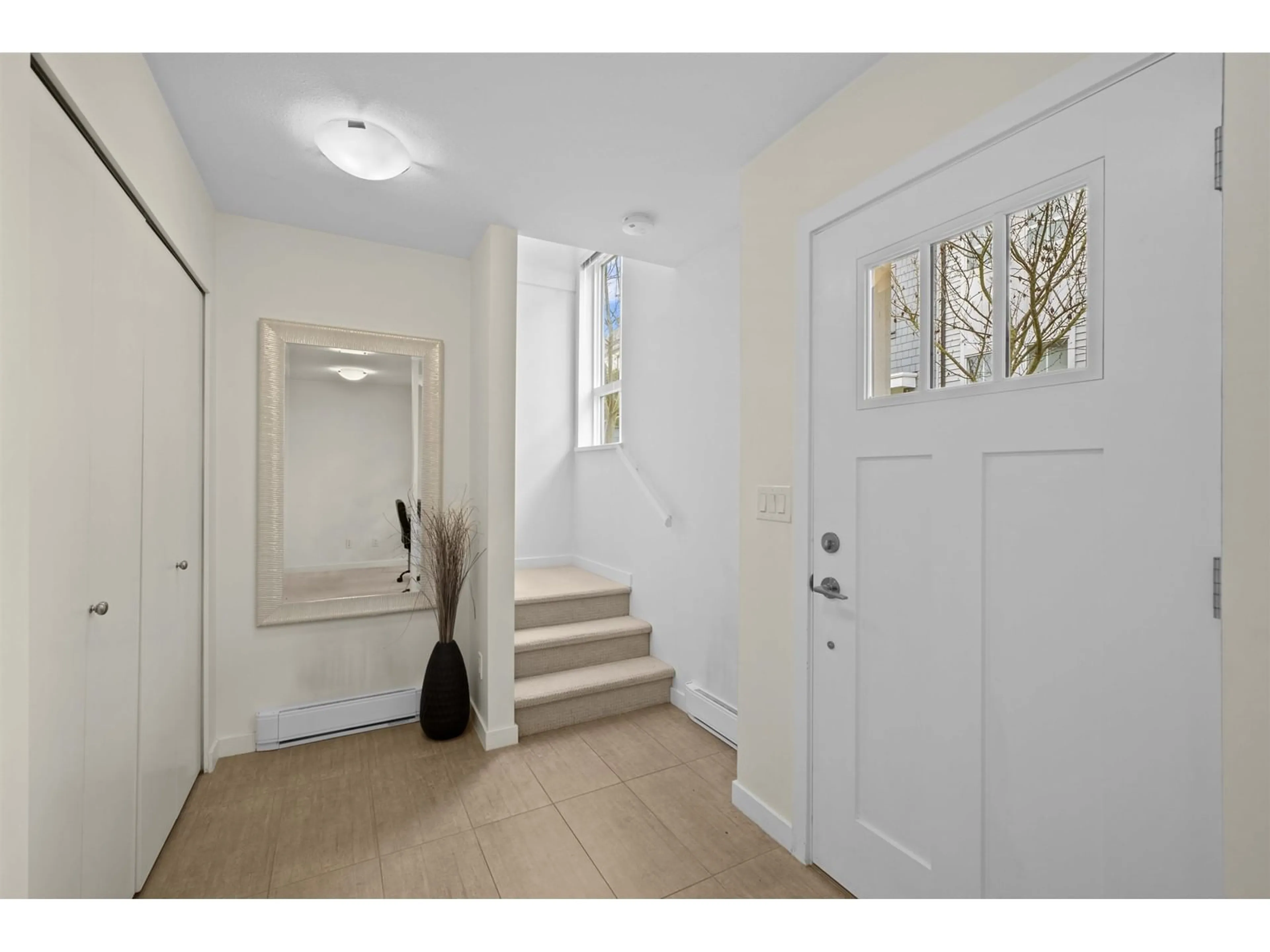 Indoor entryway for 305 16433 WATSON DRIVE, Surrey British Columbia V4N6R9