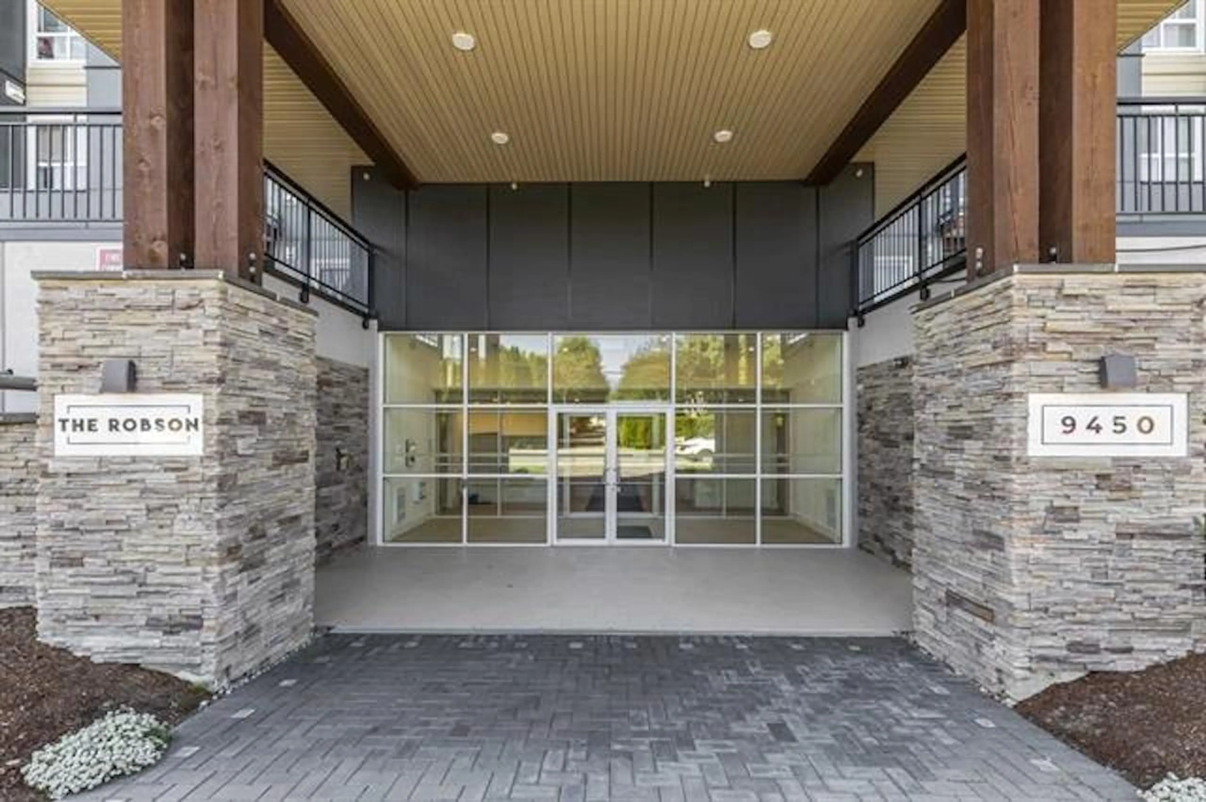 Indoor foyer for 203 9450 ROBSON STREET|Chilliwack Proper, Chilliwack British Columbia V2P0L7