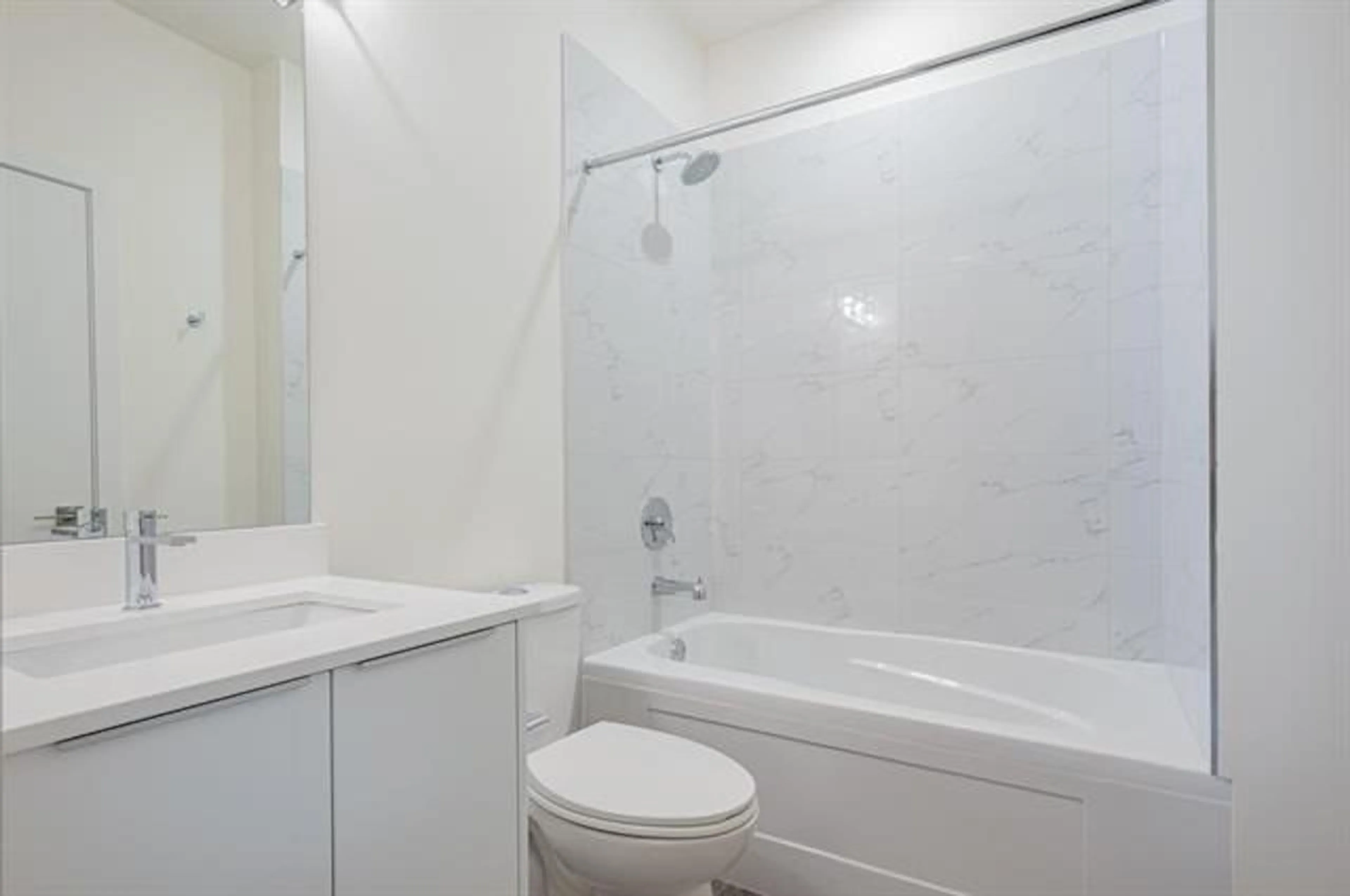 Standard bathroom, unknown for 203 9450 ROBSON STREET|Chilliwack Proper, Chilliwack British Columbia V2P0L7