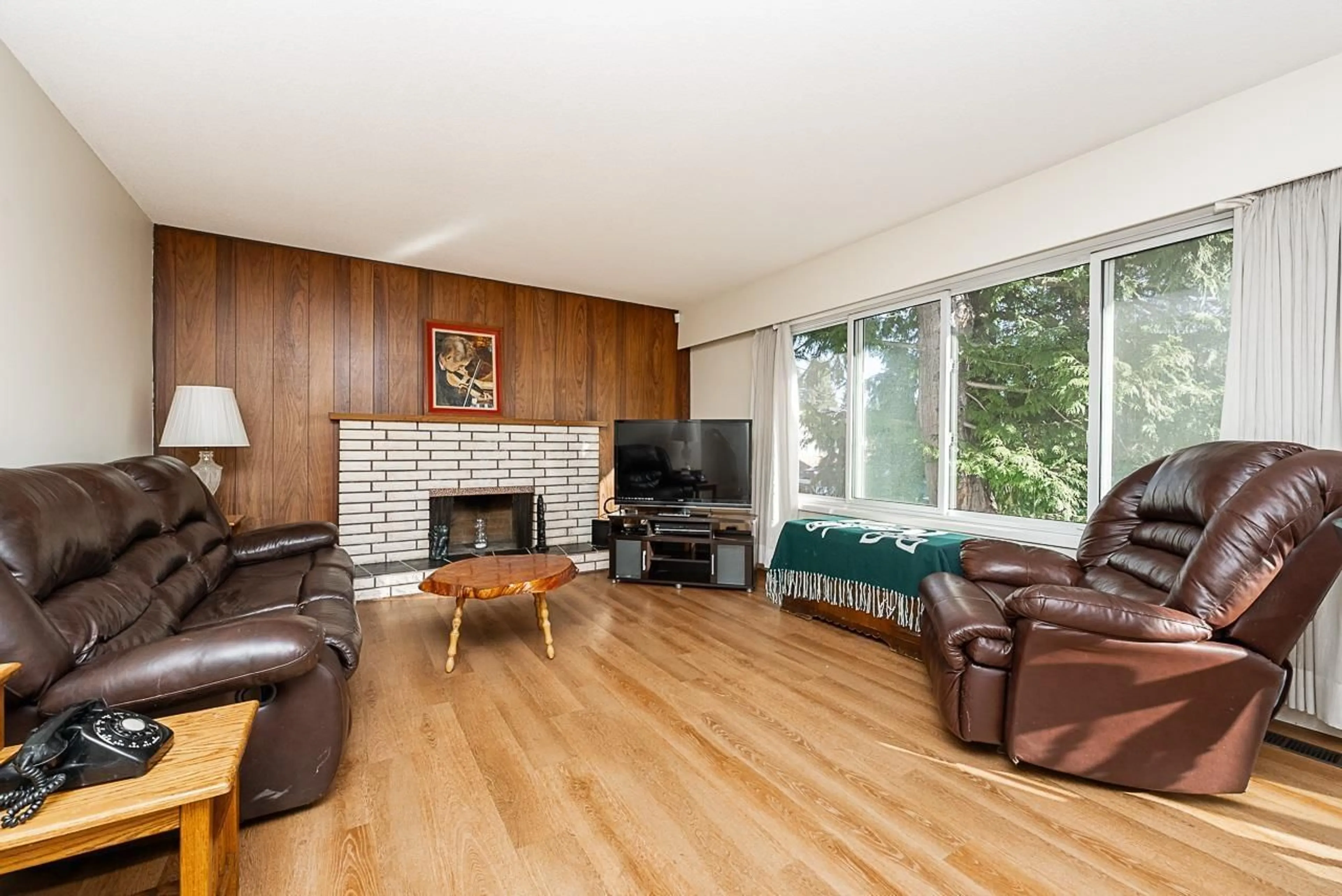 Living room with furniture, wood/laminate floor for 8083 112A STREET, Delta British Columbia V4C4Y7