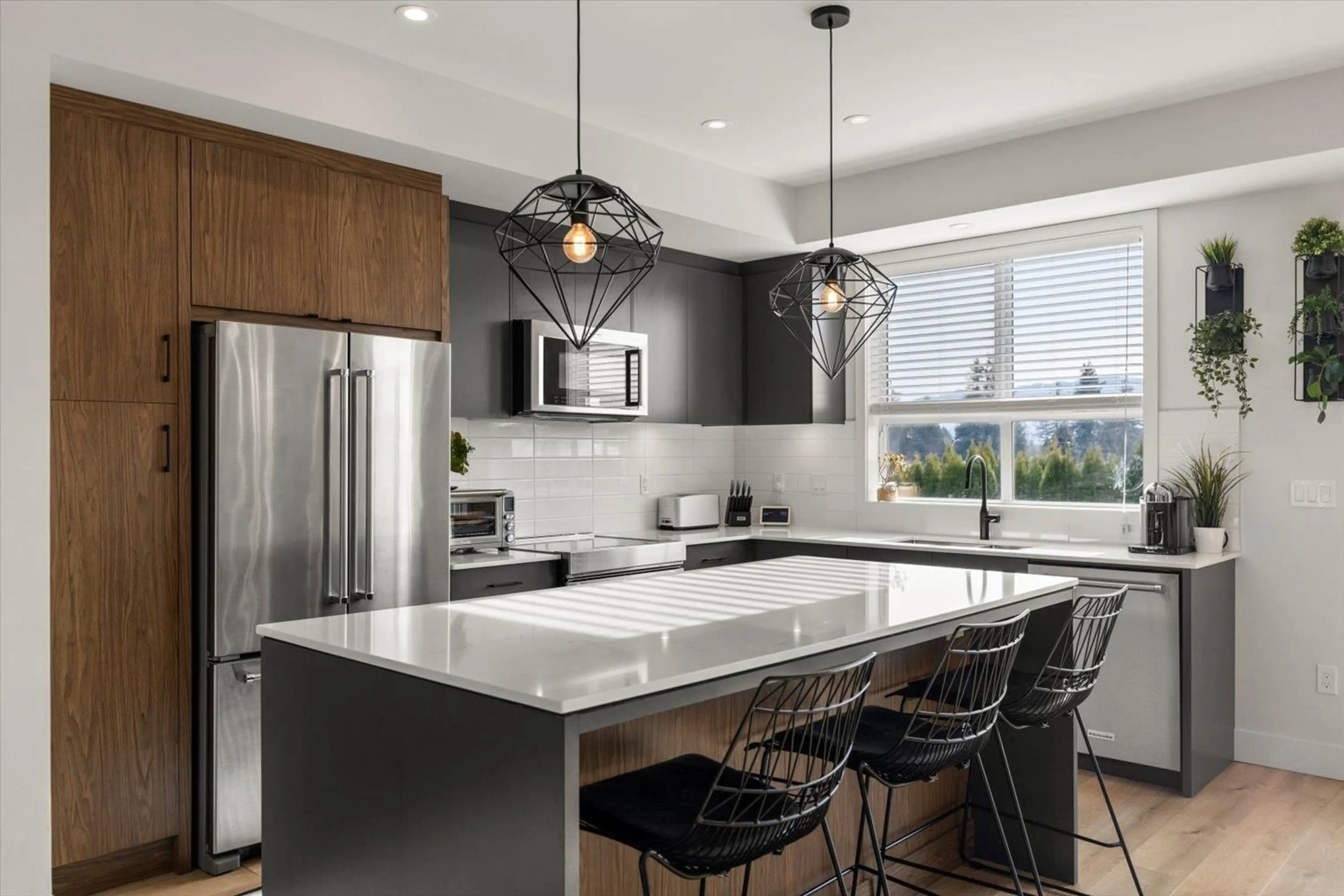 Contemporary kitchen, ceramic/tile floor for 18 1502 MCCALLUM ROAD, Abbotsford British Columbia V2S0K7