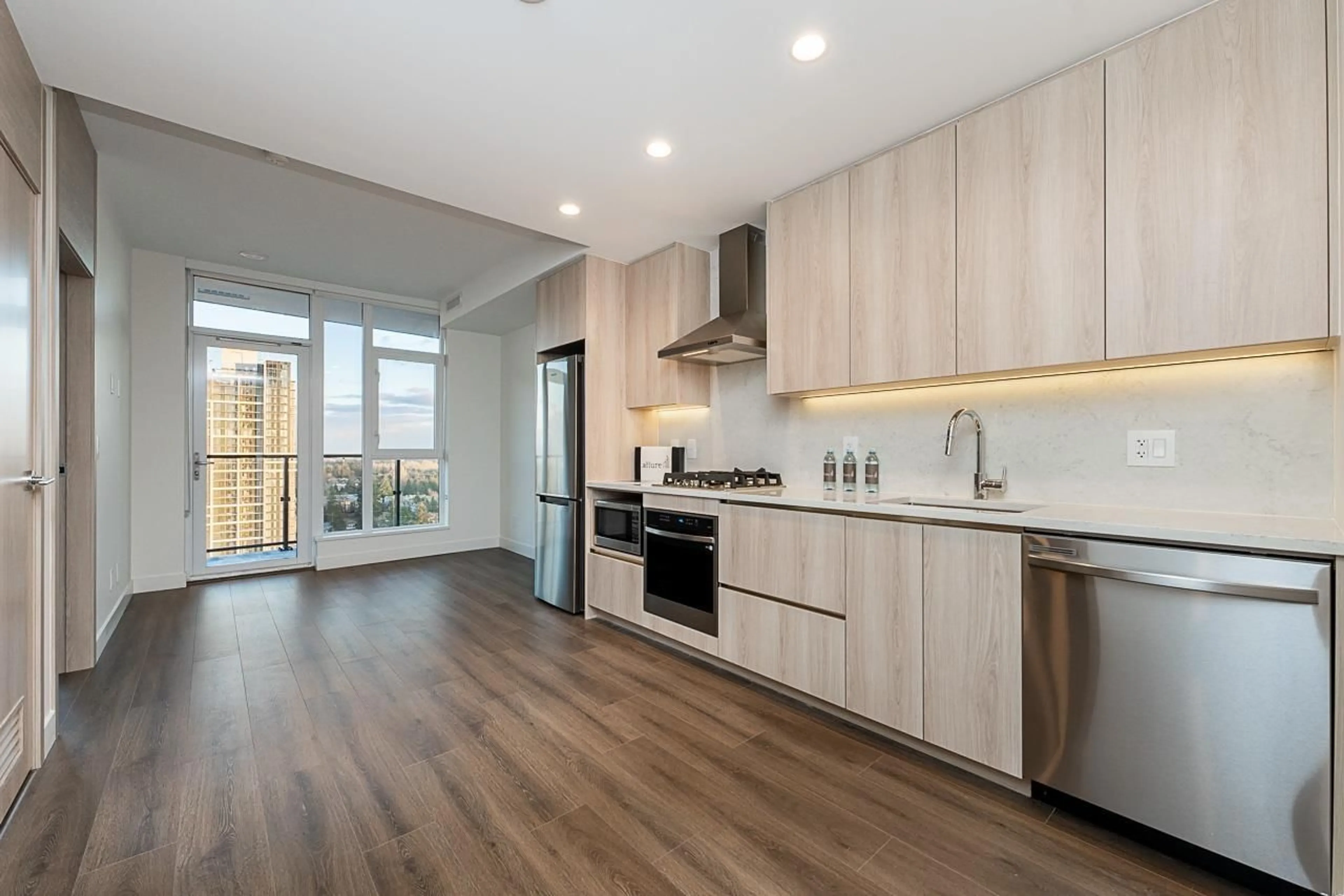 Open concept kitchen, wood/laminate floor for 2703 - 10750 135A, Surrey British Columbia V3T0V4
