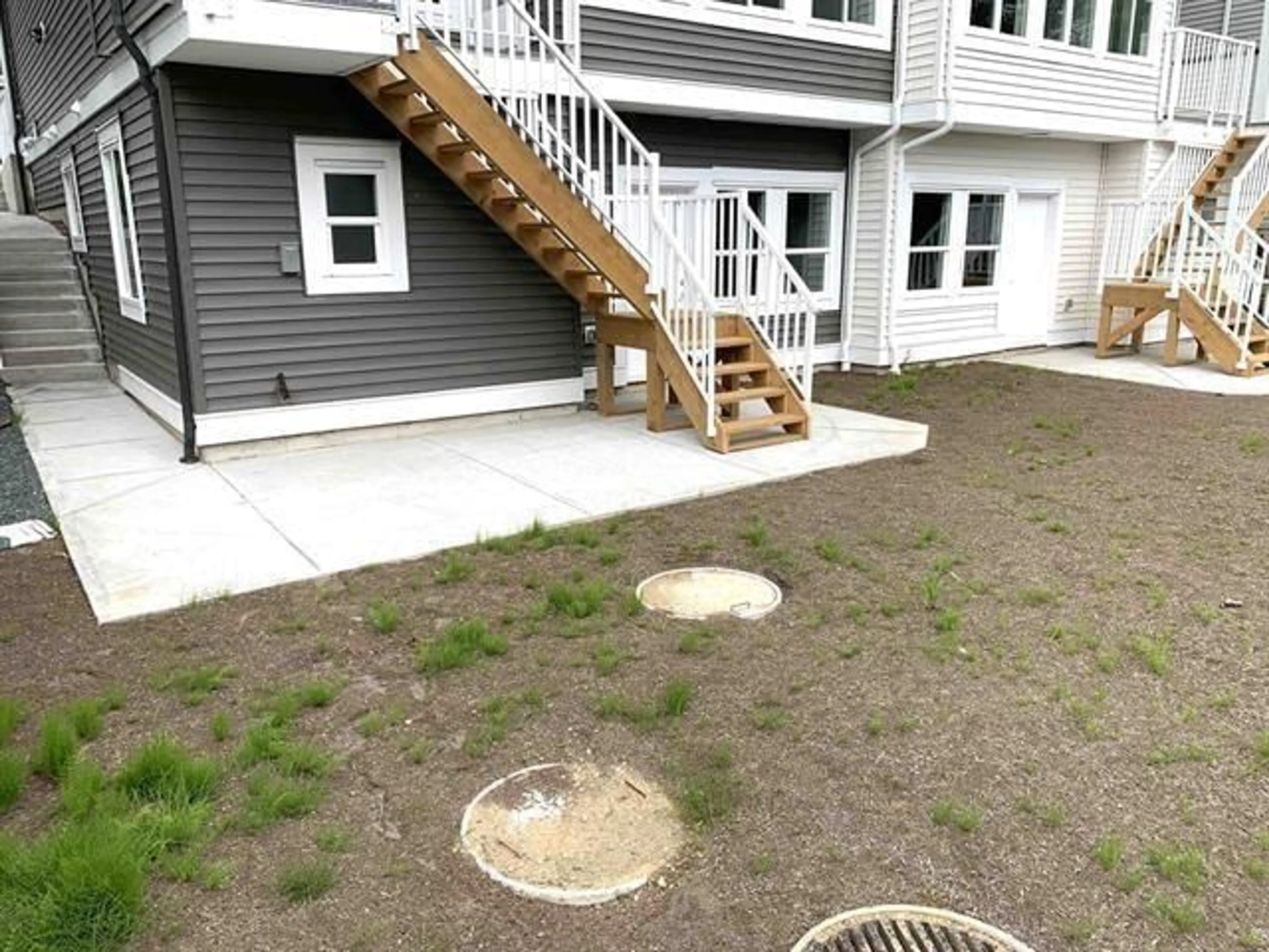 Patio, street for 33996 BARKER COURT, Mission British Columbia V2V6B2