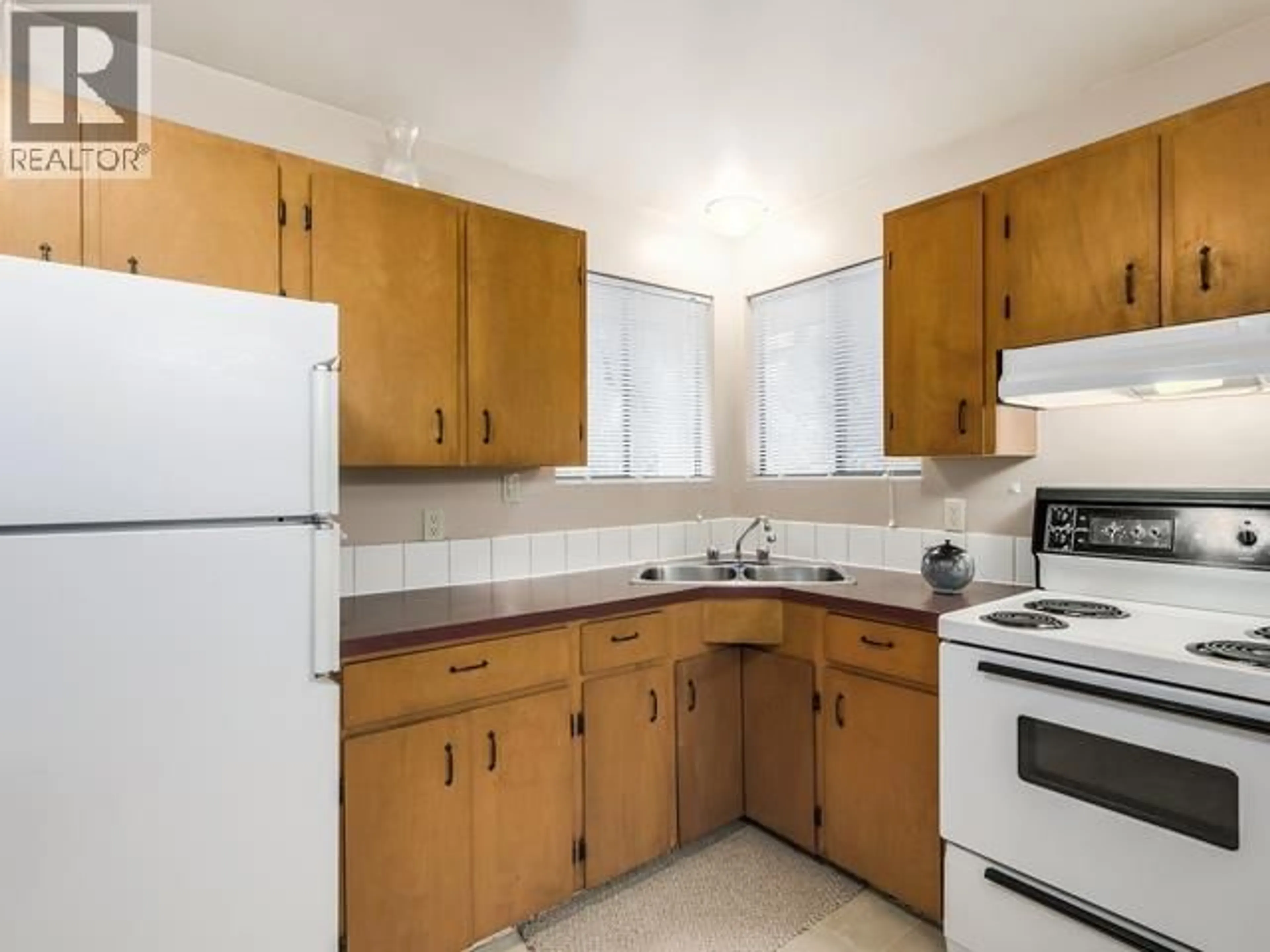 Standard kitchen, unknown for 3360 HENRY STREET, Port Moody British Columbia V3H2K5