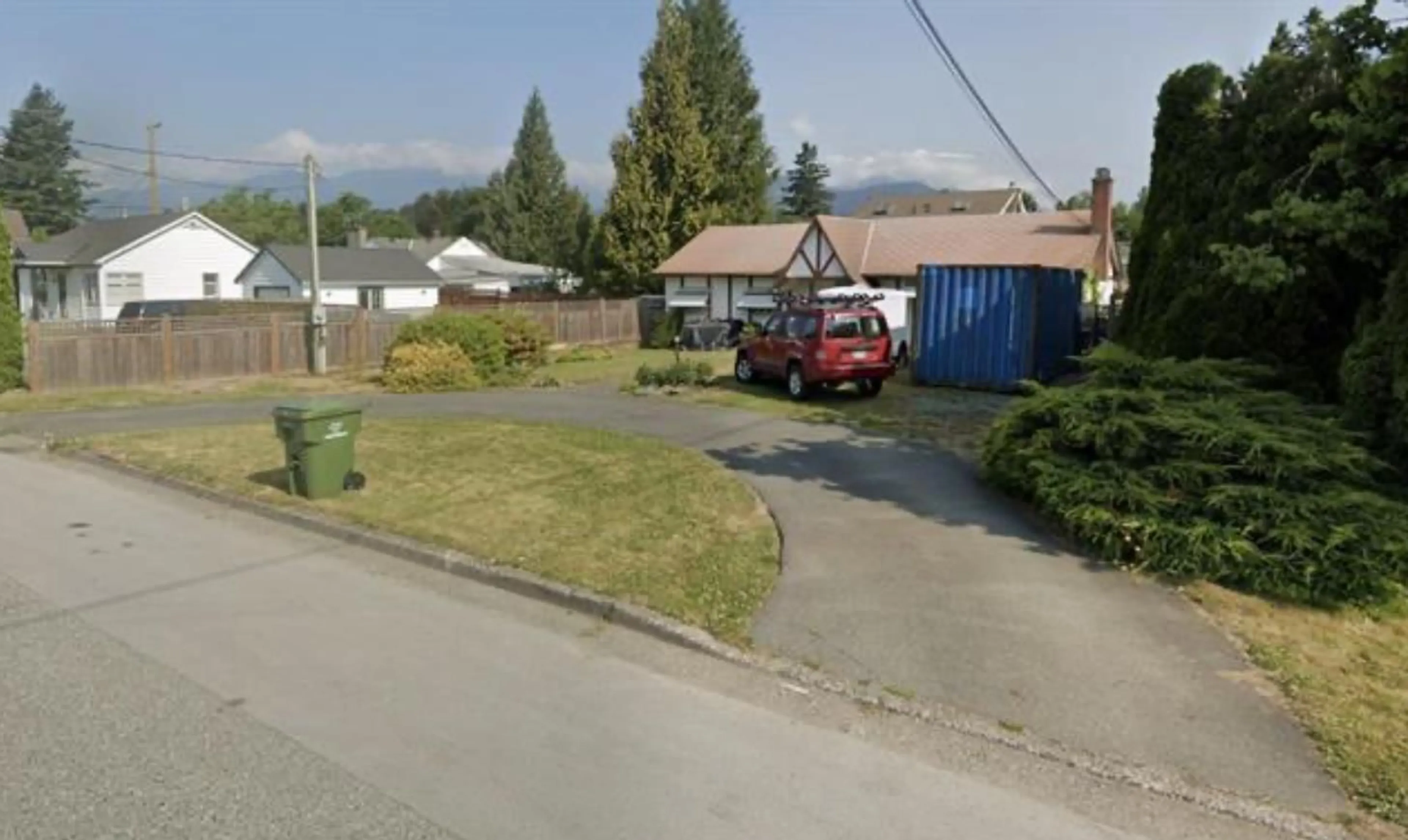 A pic from outside/outdoor area/front of a property/back of a property/a pic from drone, street for 46011 RIVERSIDE DRIVE|Chilliwack Proper , Chilliwack British Columbia V2P3K7