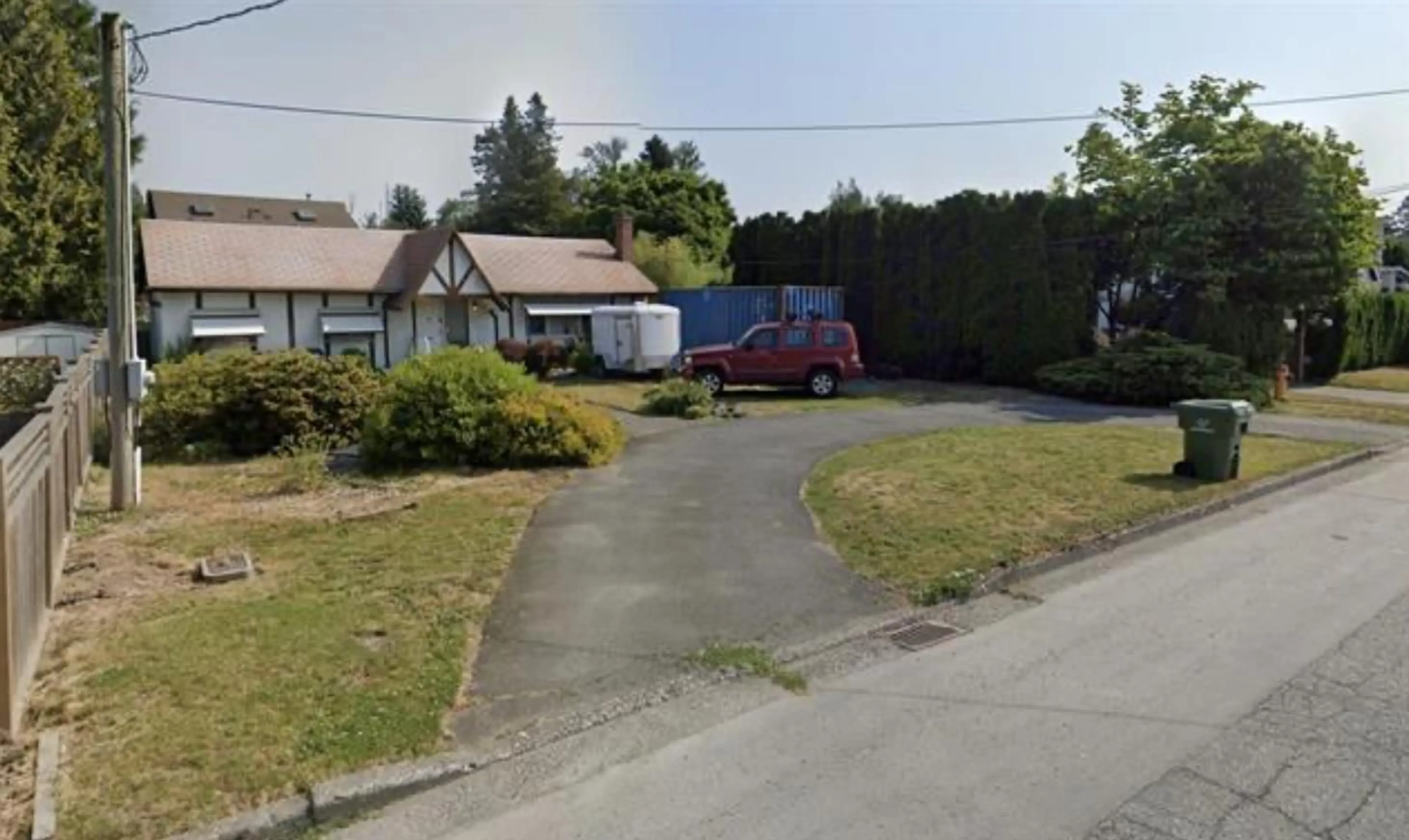 A pic from outside/outdoor area/front of a property/back of a property/a pic from drone, street for 46011 RIVERSIDE DRIVE|Chilliwack Proper , Chilliwack British Columbia V2P3K7