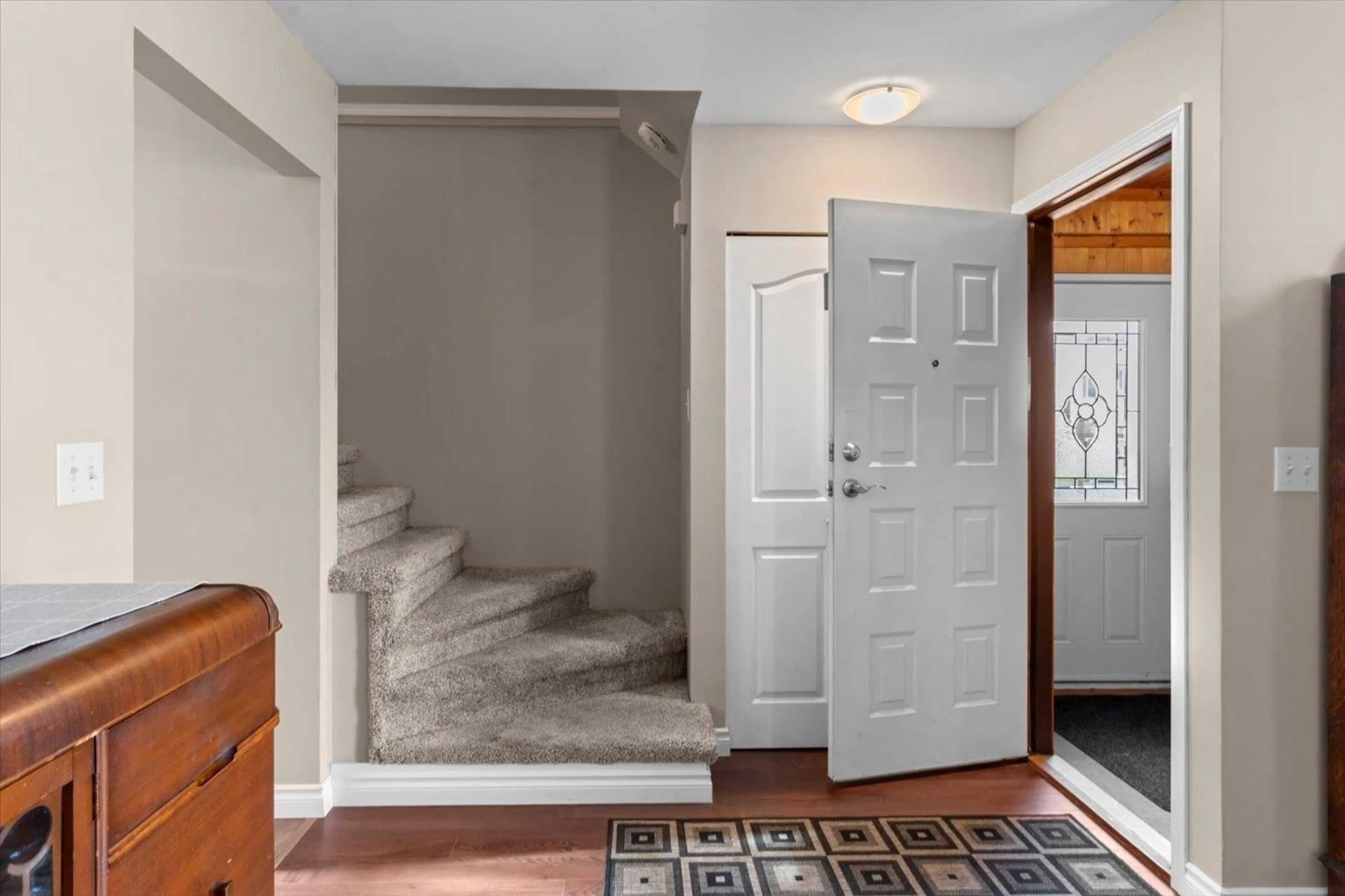 Indoor entryway for 8538 MCCUTCHEON AVENUE|Chilliwack Proper, Chilliwack British Columbia V2P7K7