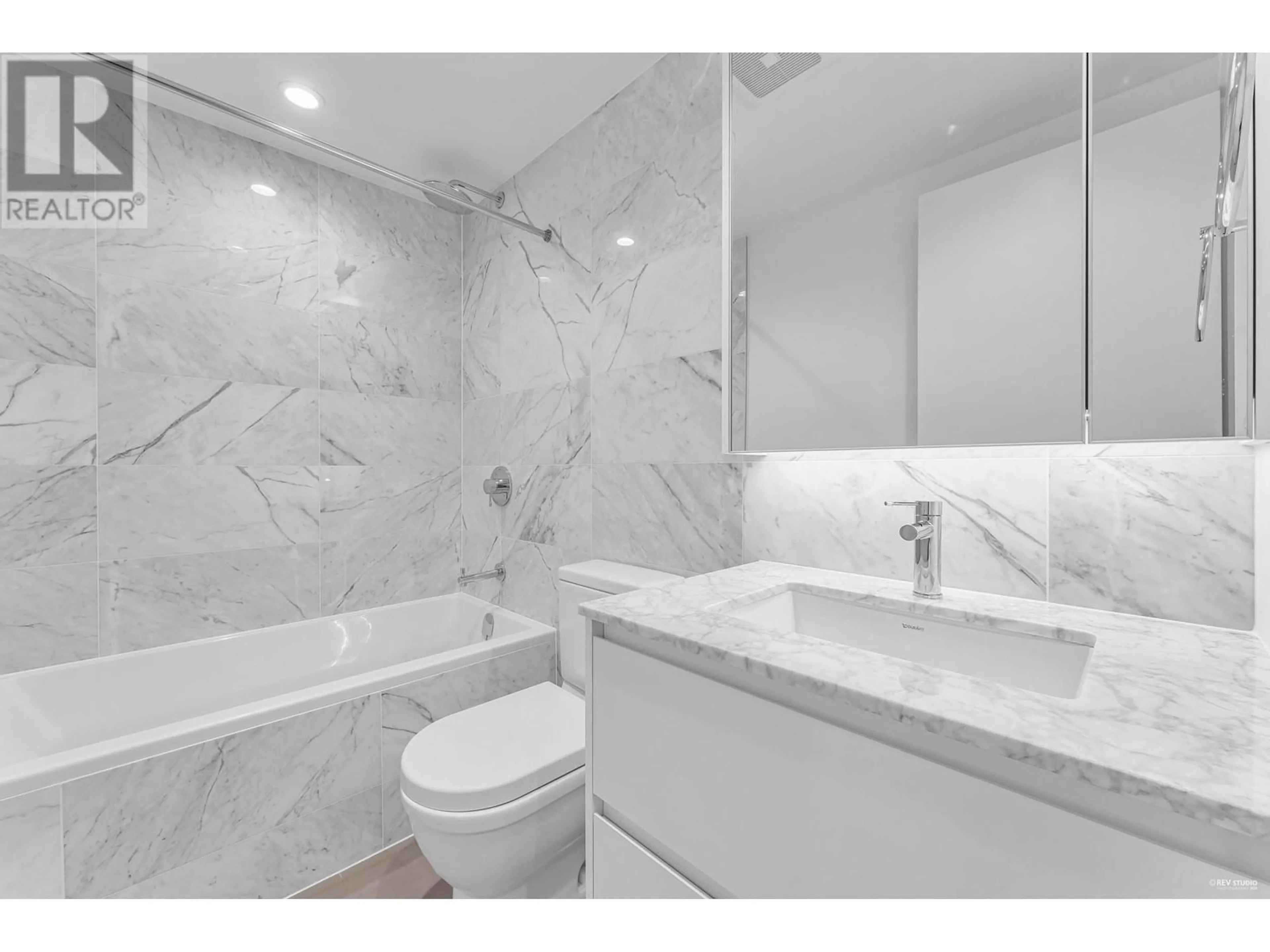 Standard bathroom, ceramic/tile floor for 702 - 6000 MCKAY AVENUE, Burnaby British Columbia V5H0K2
