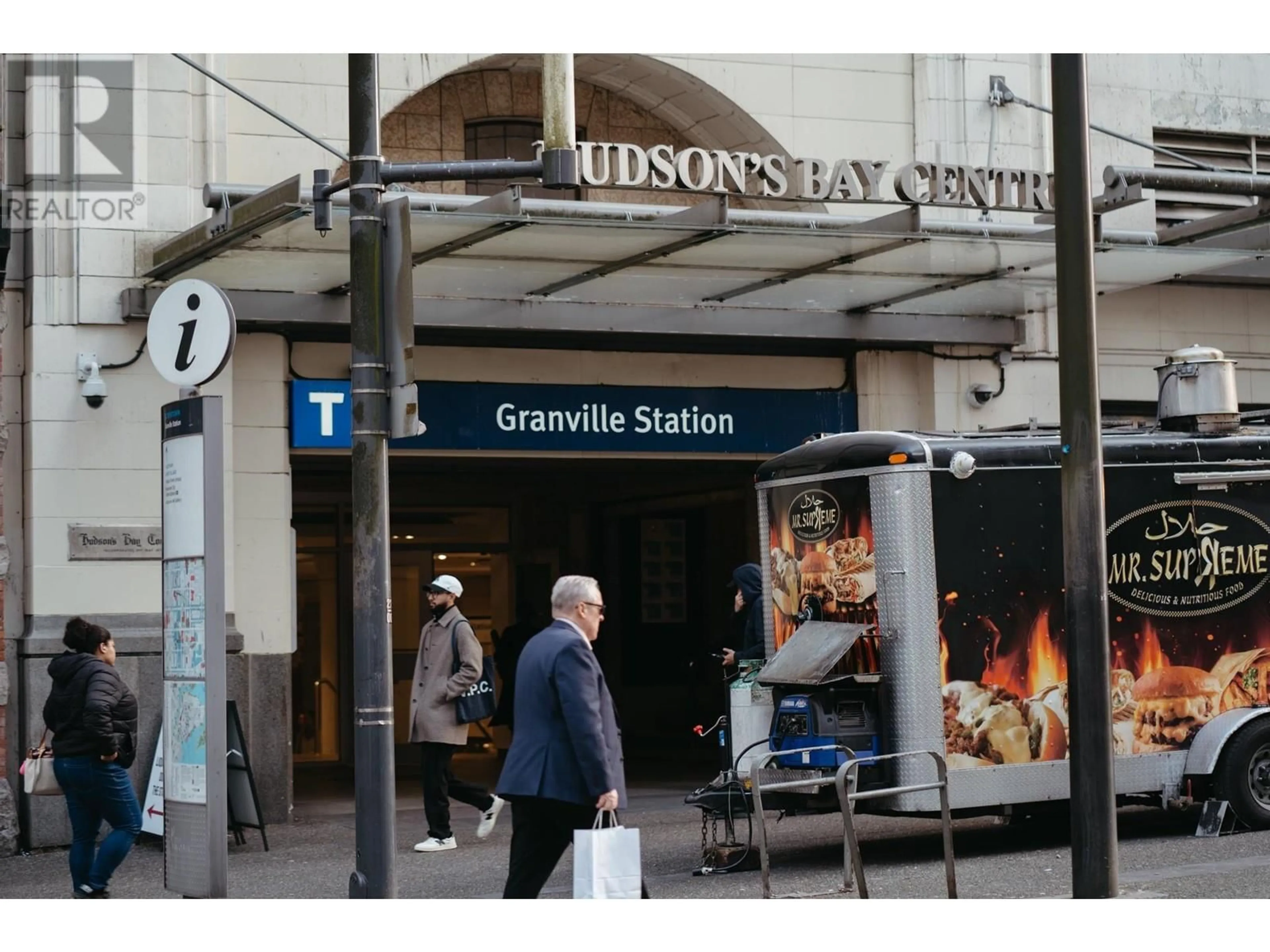 Indoor foyer for 615 610 GRANVILLE STREET, Vancouver British Columbia V6C3T3