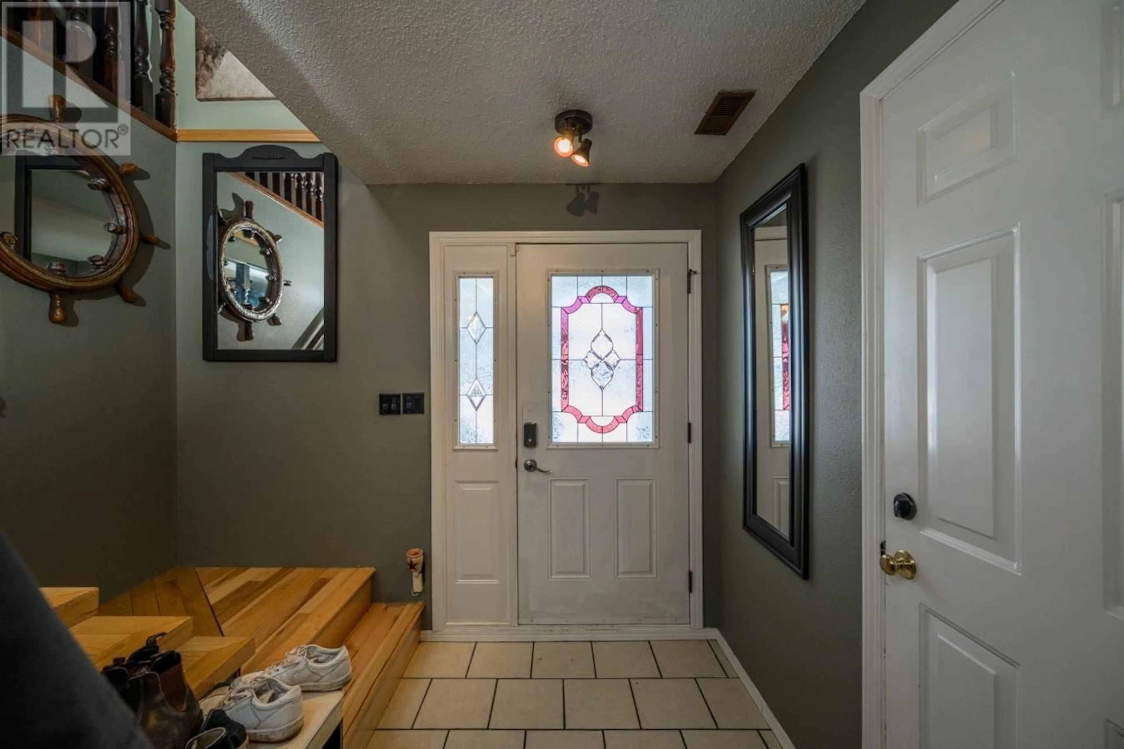 Indoor entryway for 7547 ST PATRICK PLACE, Prince George British Columbia V2N4L2