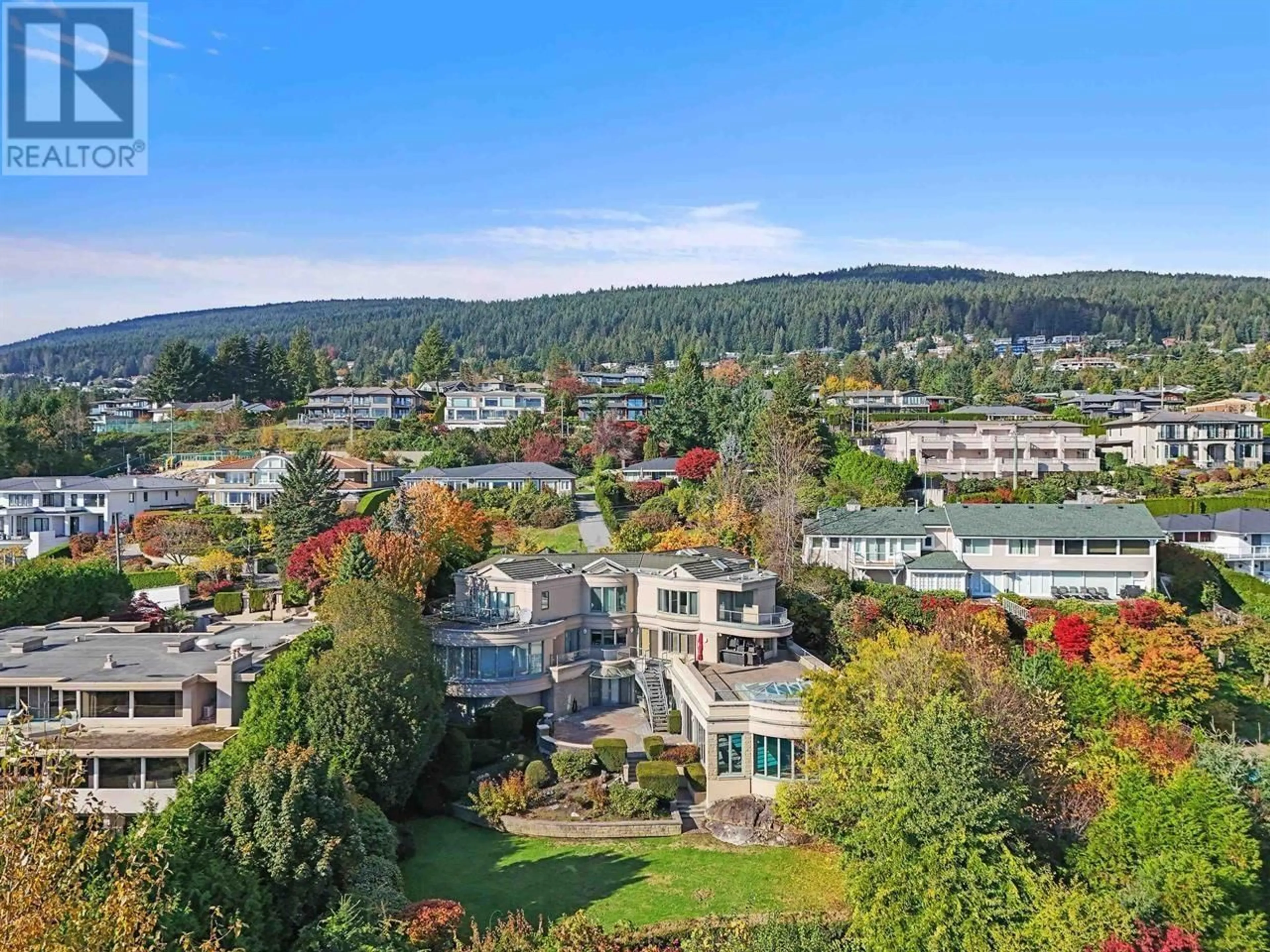 A pic from outside/outdoor area/front of a property/back of a property/a pic from drone, mountain view for 850 FARMLEIGH ROAD, West Vancouver British Columbia V7S1Z9