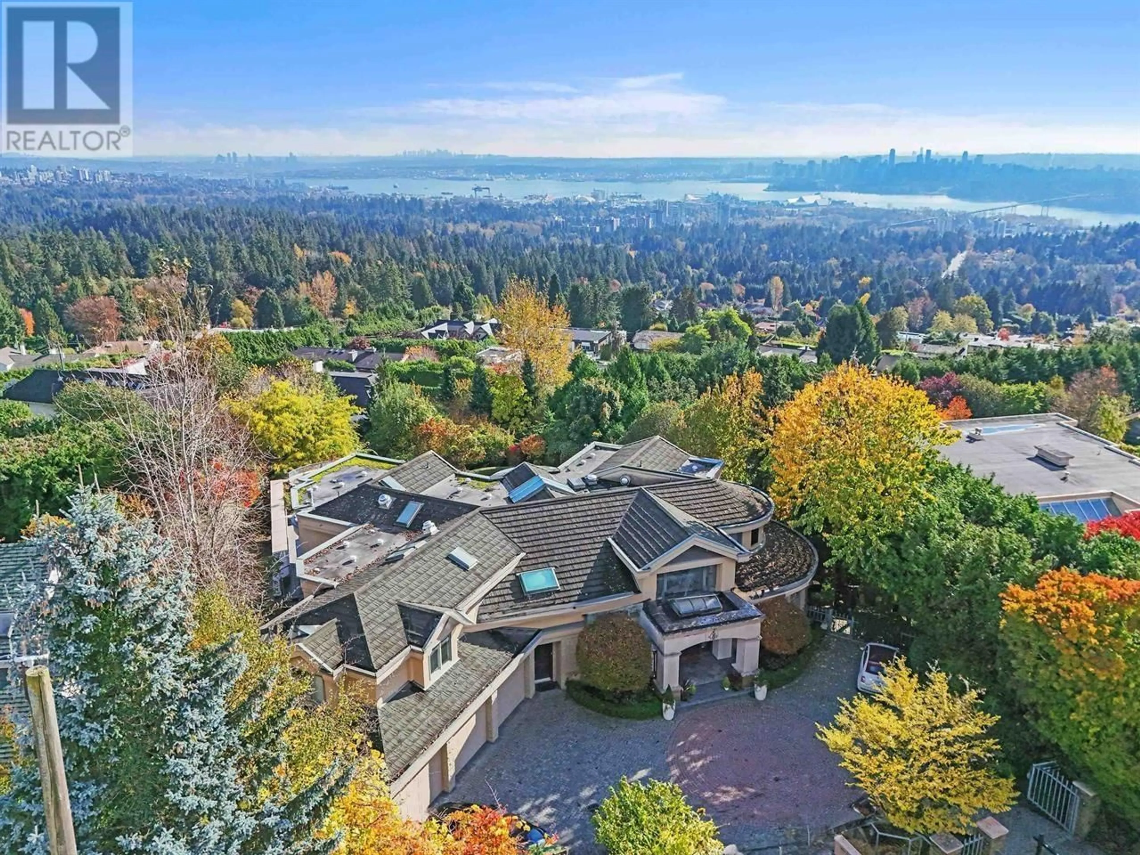 A pic from outside/outdoor area/front of a property/back of a property/a pic from drone, mountain view for 850 FARMLEIGH ROAD, West Vancouver British Columbia V7S1Z9