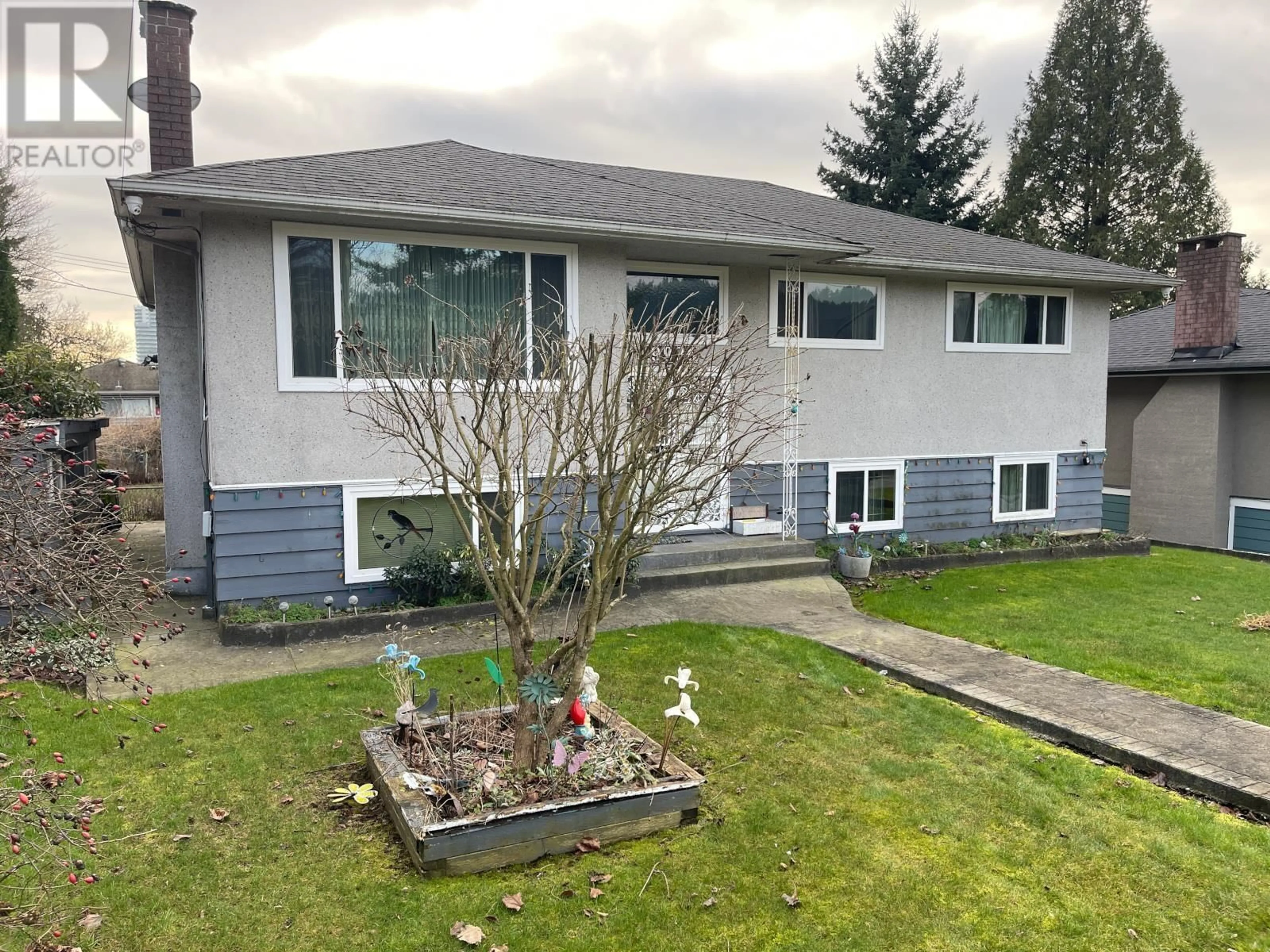 A pic from outside/outdoor area/front of a property/back of a property/a pic from drone, street for 9986 CASEWELL STREET, Burnaby British Columbia V3J1G9