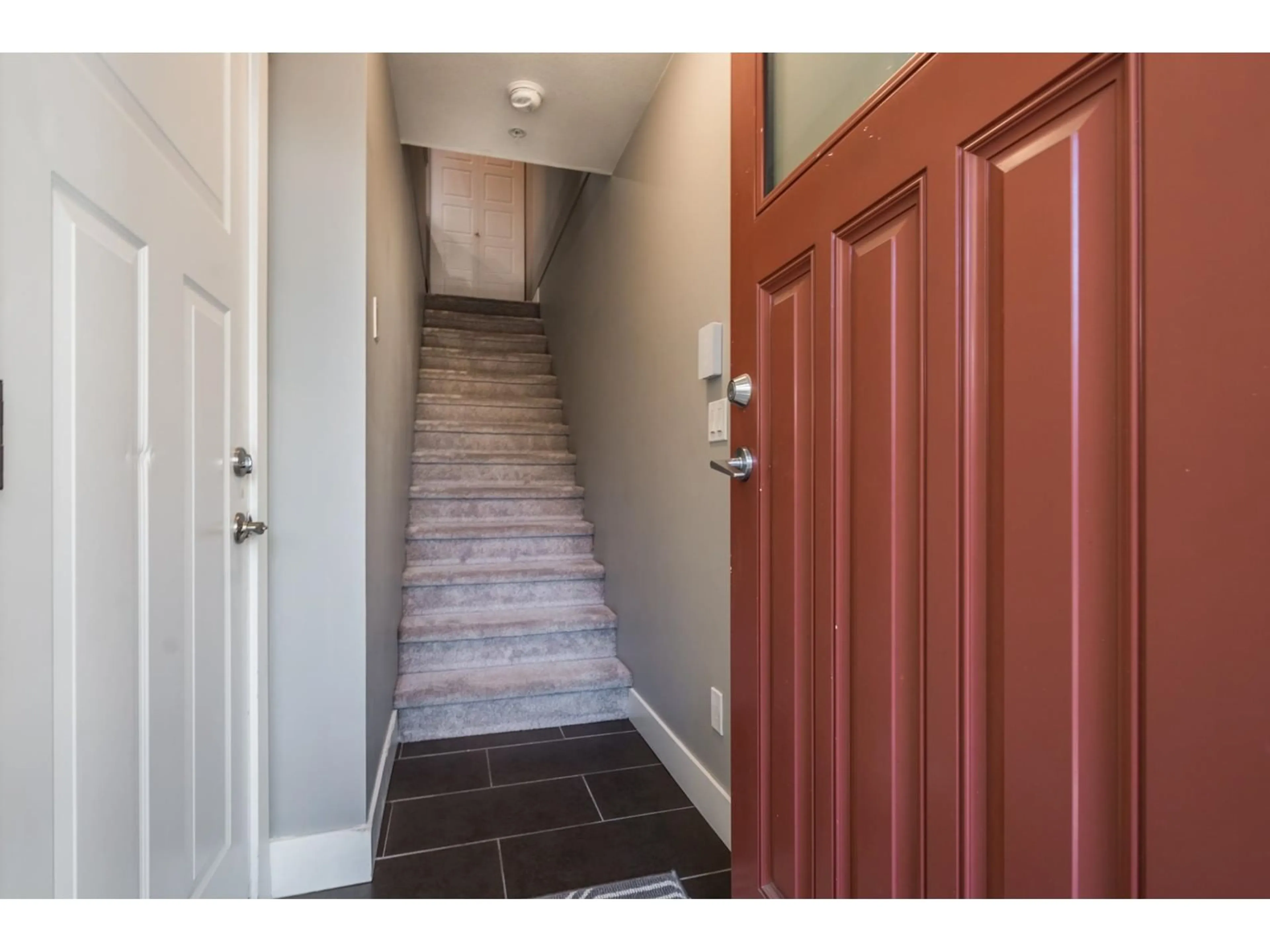 Indoor entryway for 16 20967 76 AVENUE, Langley British Columbia V2Y0L9