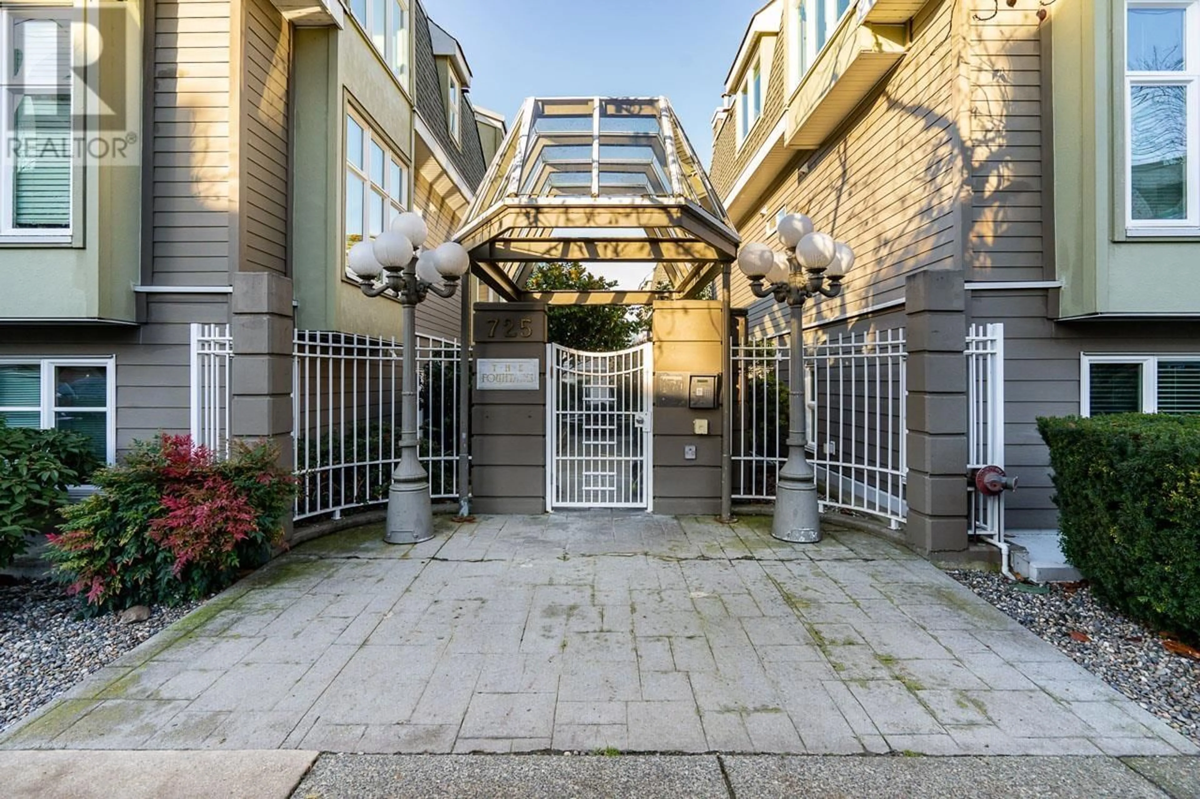 Patio, street for 303 725 W 7TH AVENUE, Vancouver British Columbia V5Z1B9