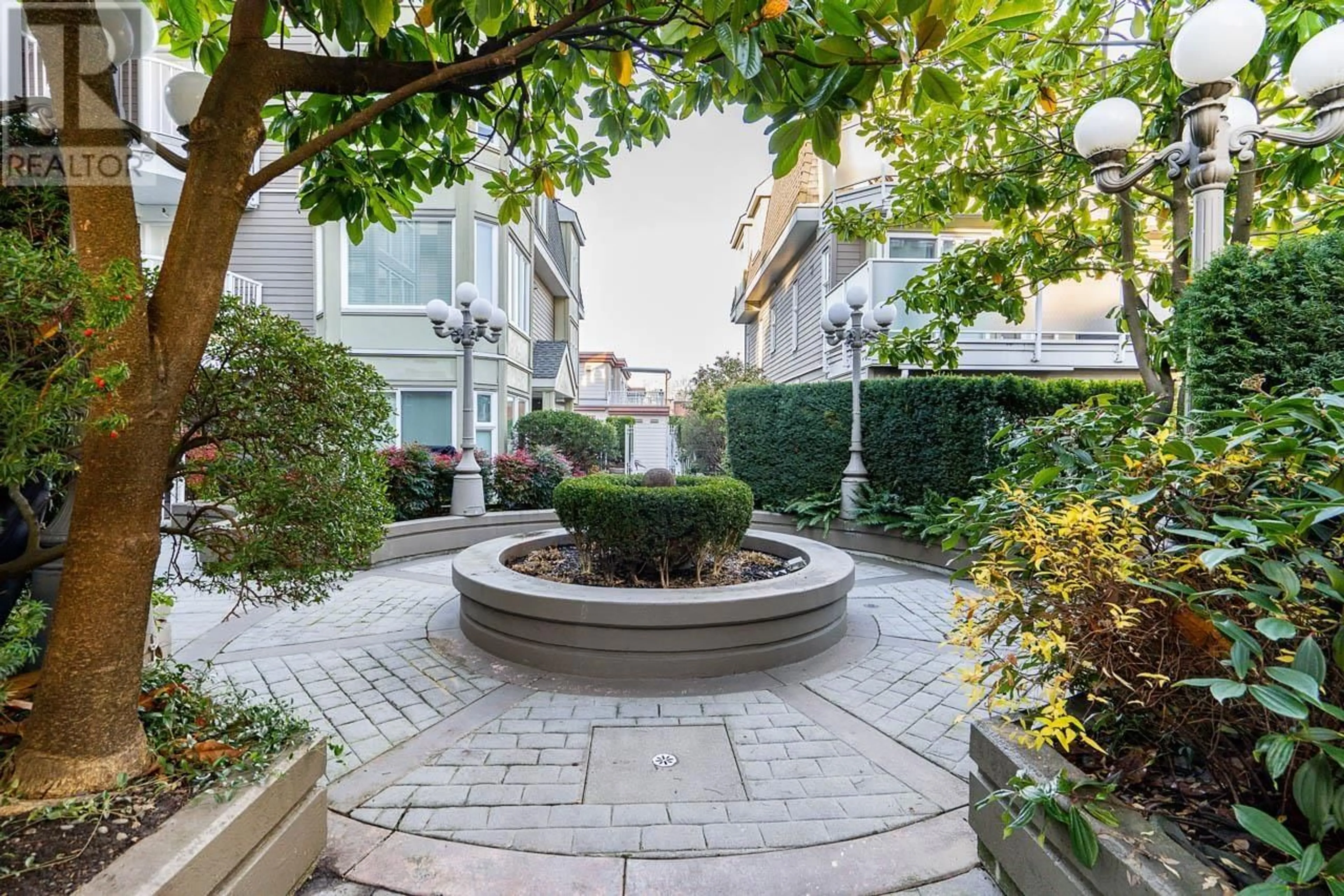 Patio, street for 303 725 W 7TH AVENUE, Vancouver British Columbia V5Z1B9