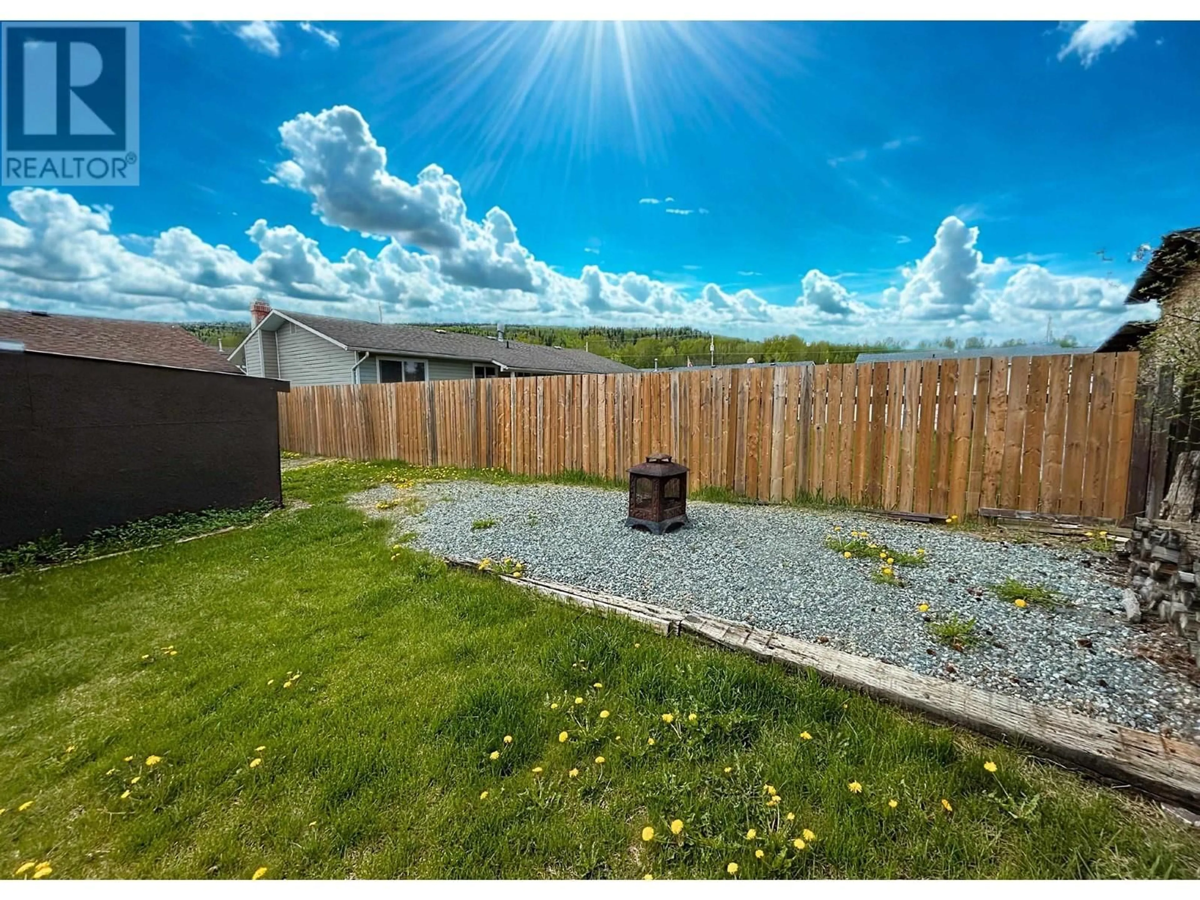 A pic from outside/outdoor area/front of a property/back of a property/a pic from drone, unknown for 475 ROBERTSON AVENUE, Quesnel British Columbia V2J3L3