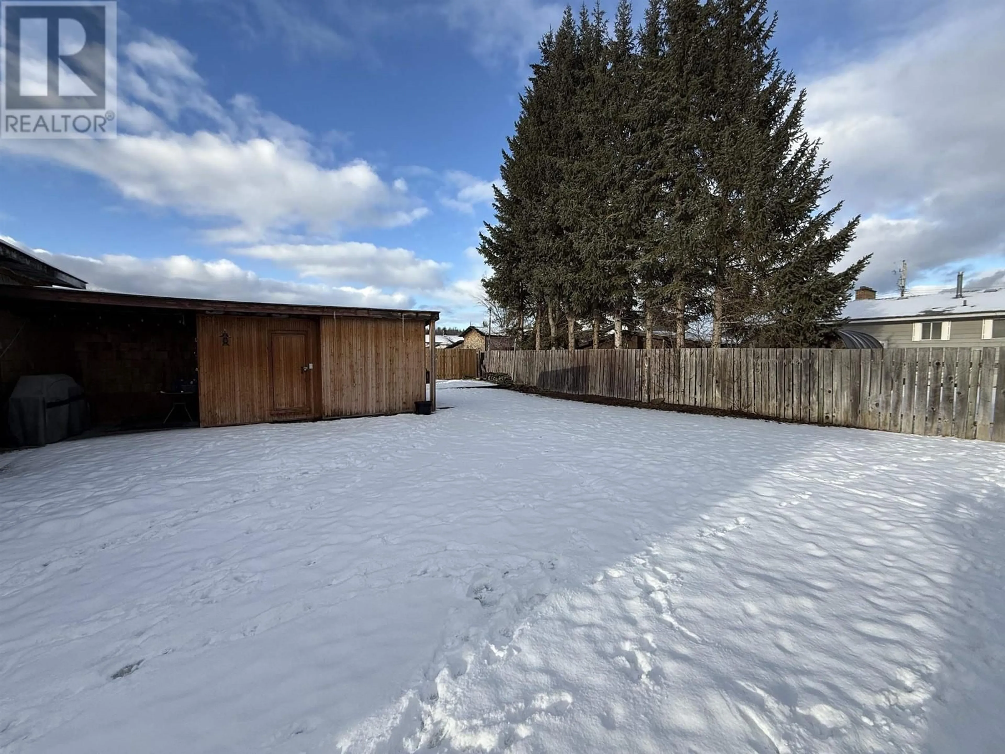 A pic from outside/outdoor area/front of a property/back of a property/a pic from drone, street for 475 ROBERTSON AVENUE, Quesnel British Columbia V2J3L3