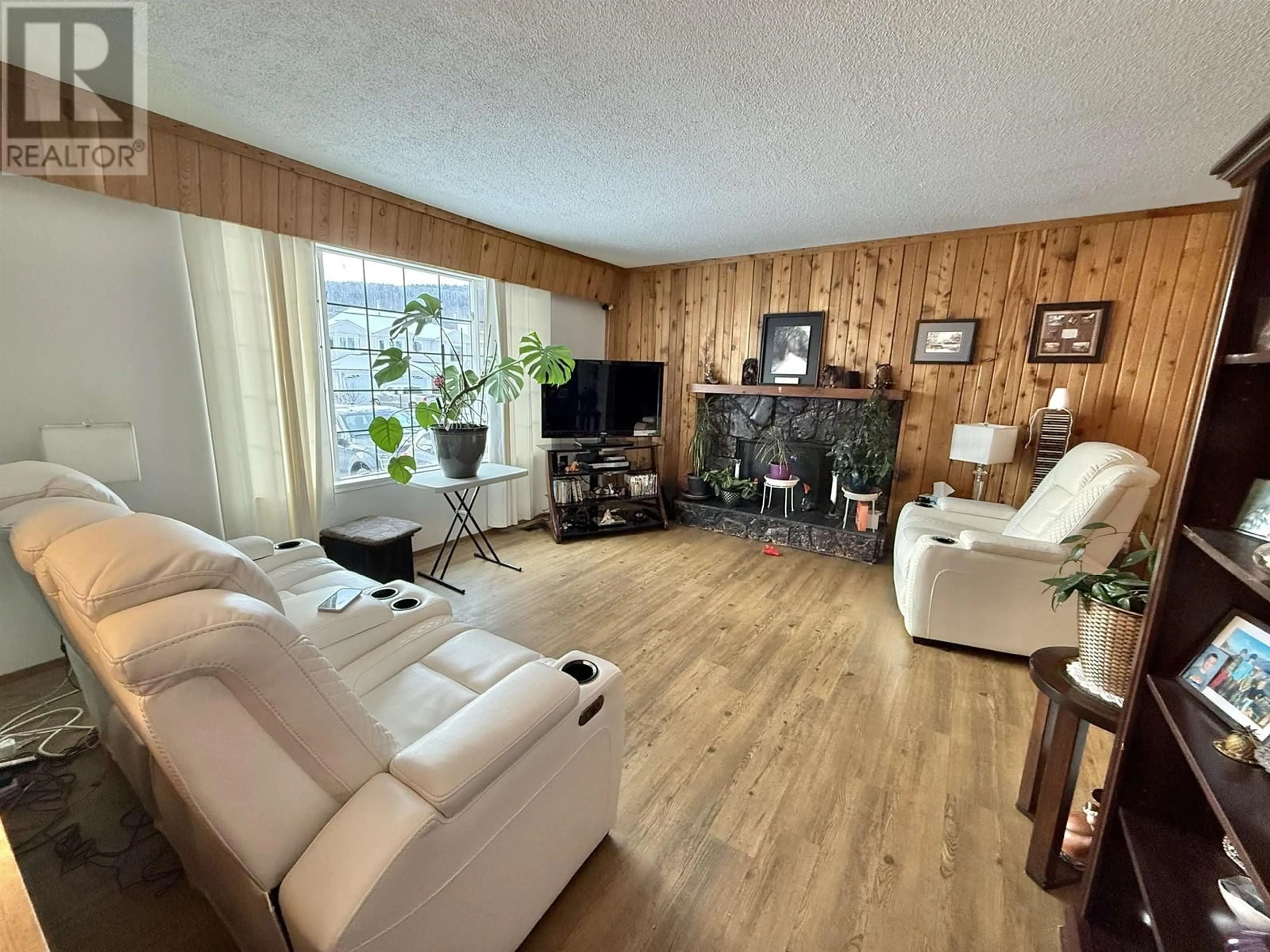 Living room with furniture, wood/laminate floor for 475 ROBERTSON AVENUE, Quesnel British Columbia V2J3L3