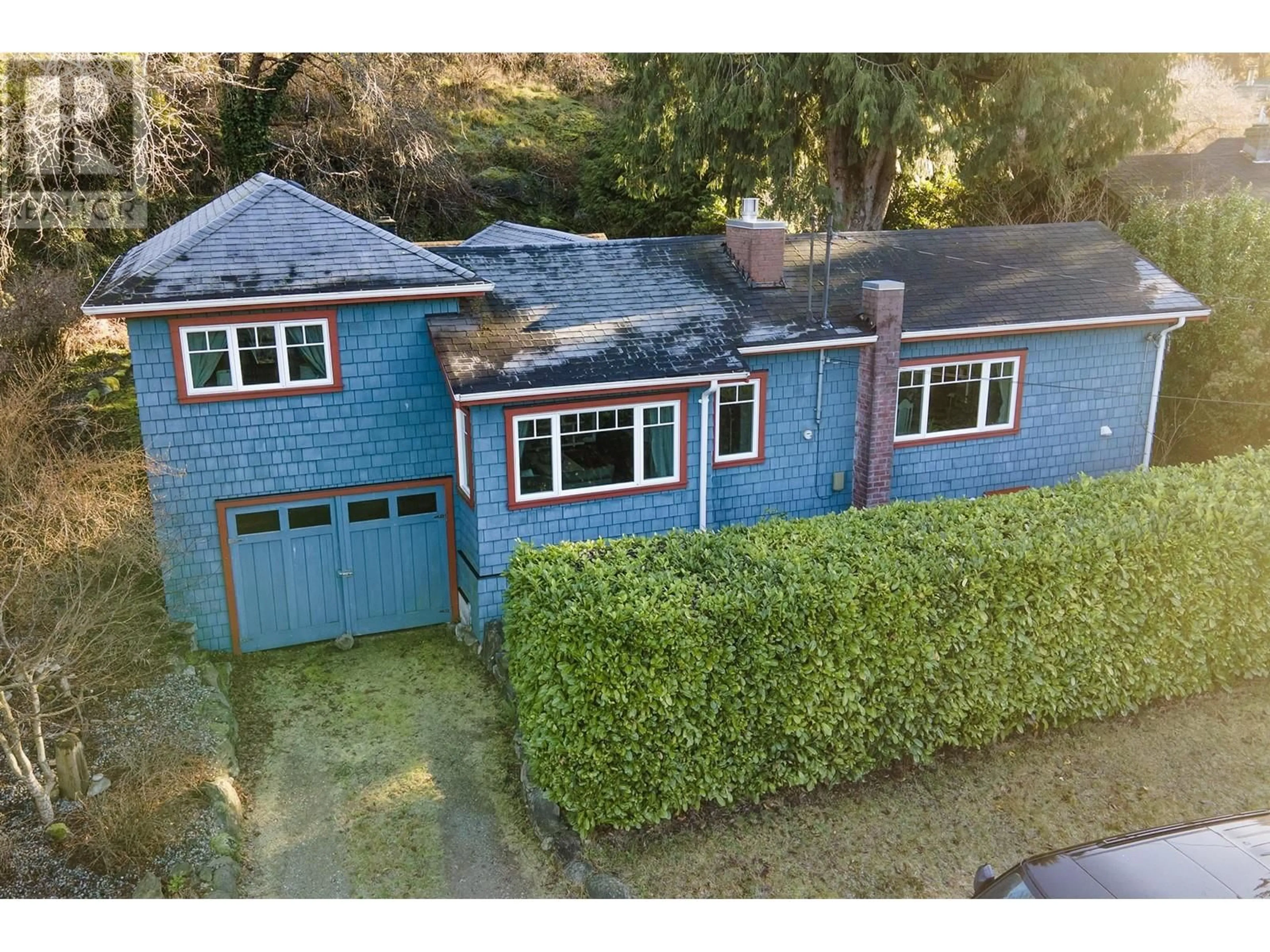 A pic from outside/outdoor area/front of a property/back of a property/a pic from drone, street for 304 HEADLANDS ROAD, Gibsons British Columbia V0N1V8