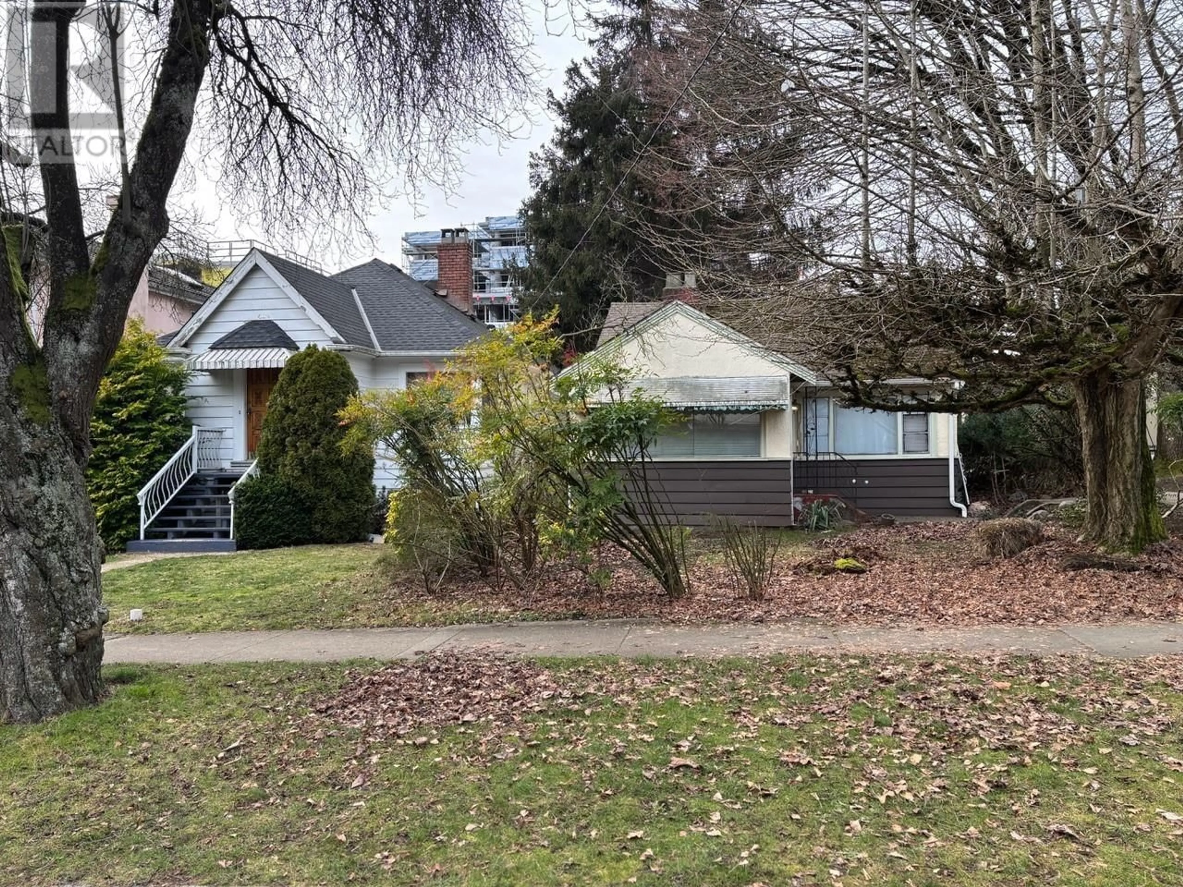 A pic from outside/outdoor area/front of a property/back of a property/a pic from drone, street for 970 64TH AVENUE, Vancouver British Columbia V6P2M1