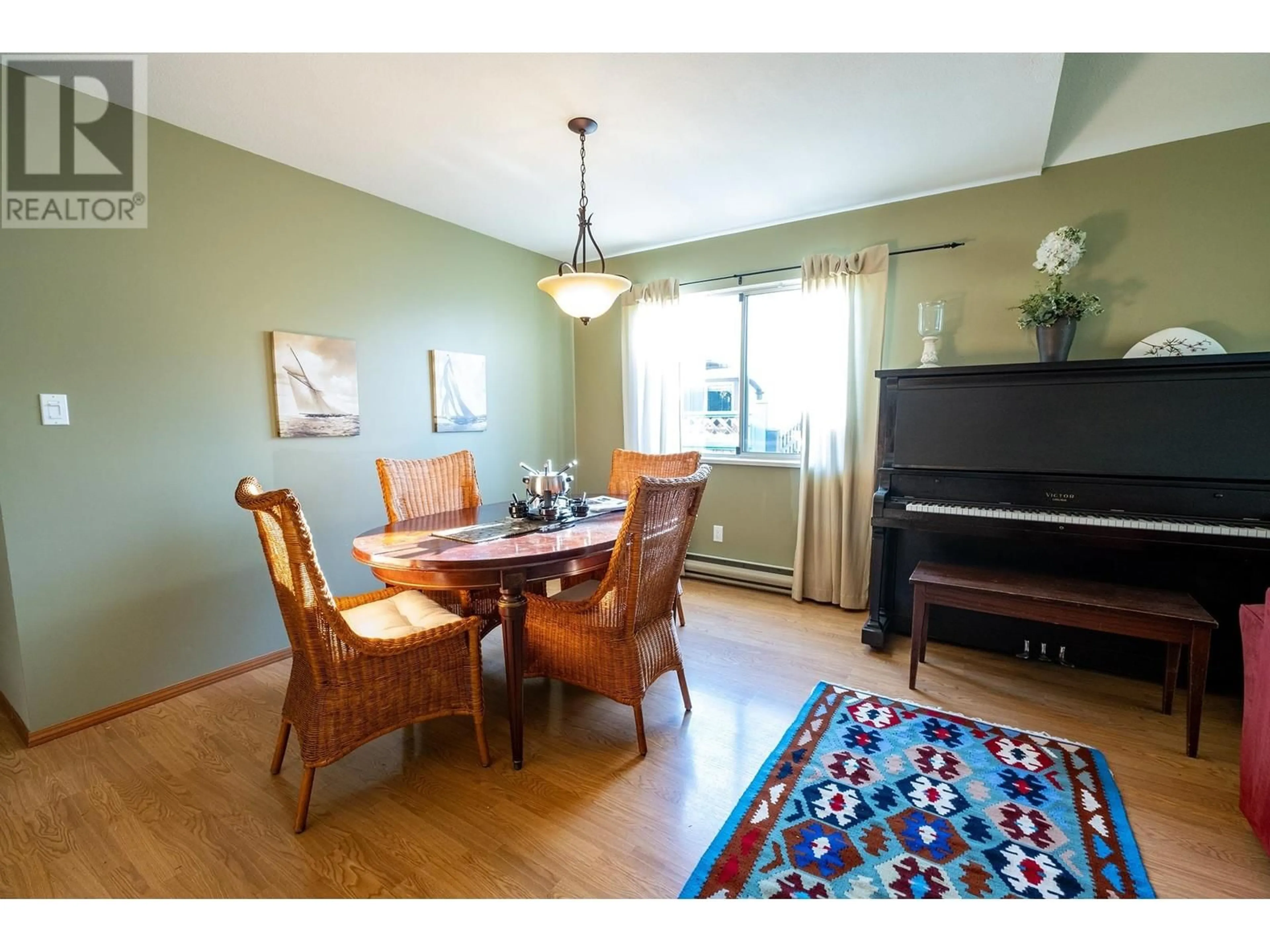 Dining room, wood/laminate floor for 5462 KENSINGTON ROAD, Sechelt British Columbia V7Z0N9