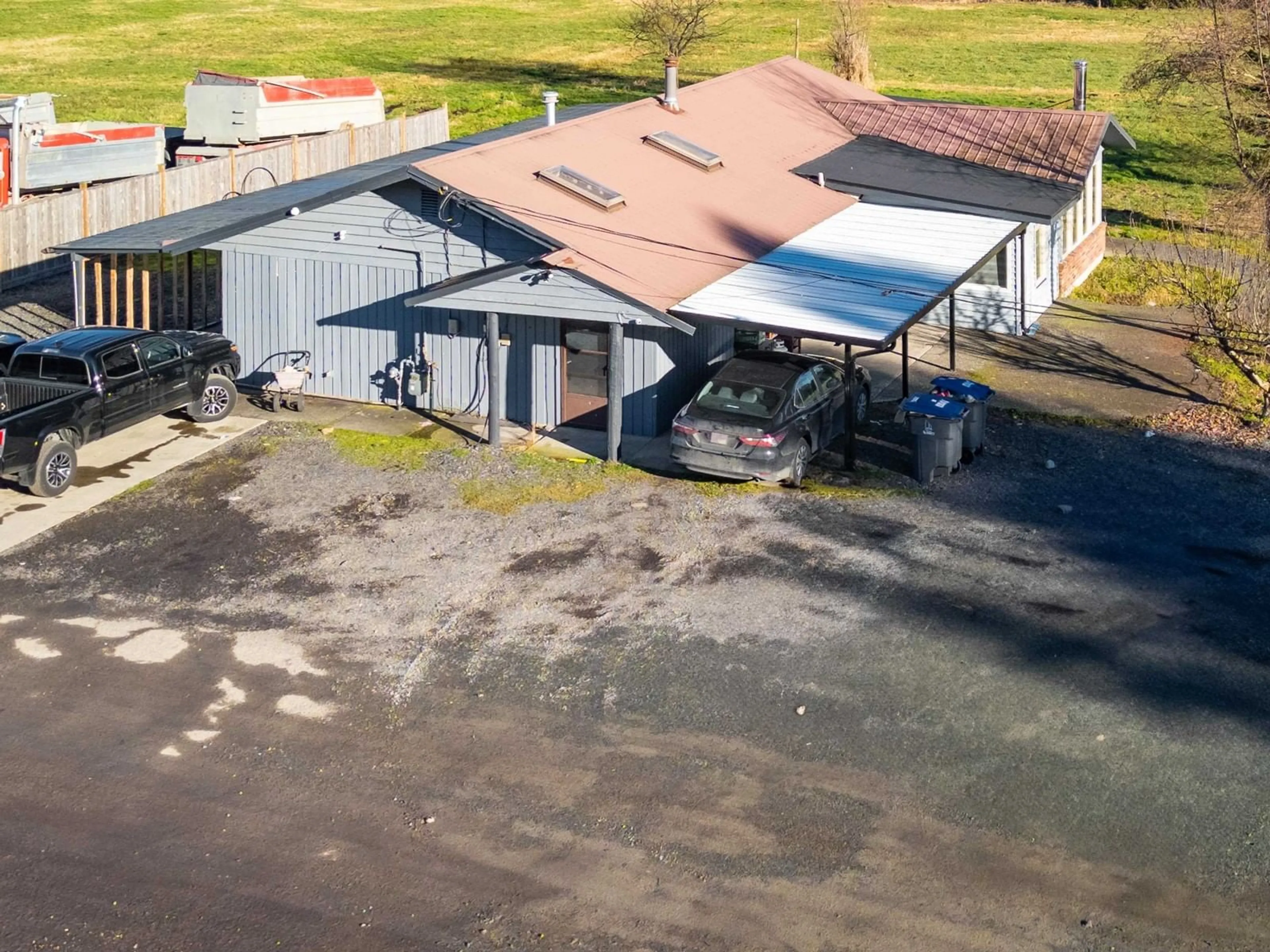 A pic from outside/outdoor area/front of a property/back of a property/a pic from drone, building for 17351 80, Surrey British Columbia V4N6J6