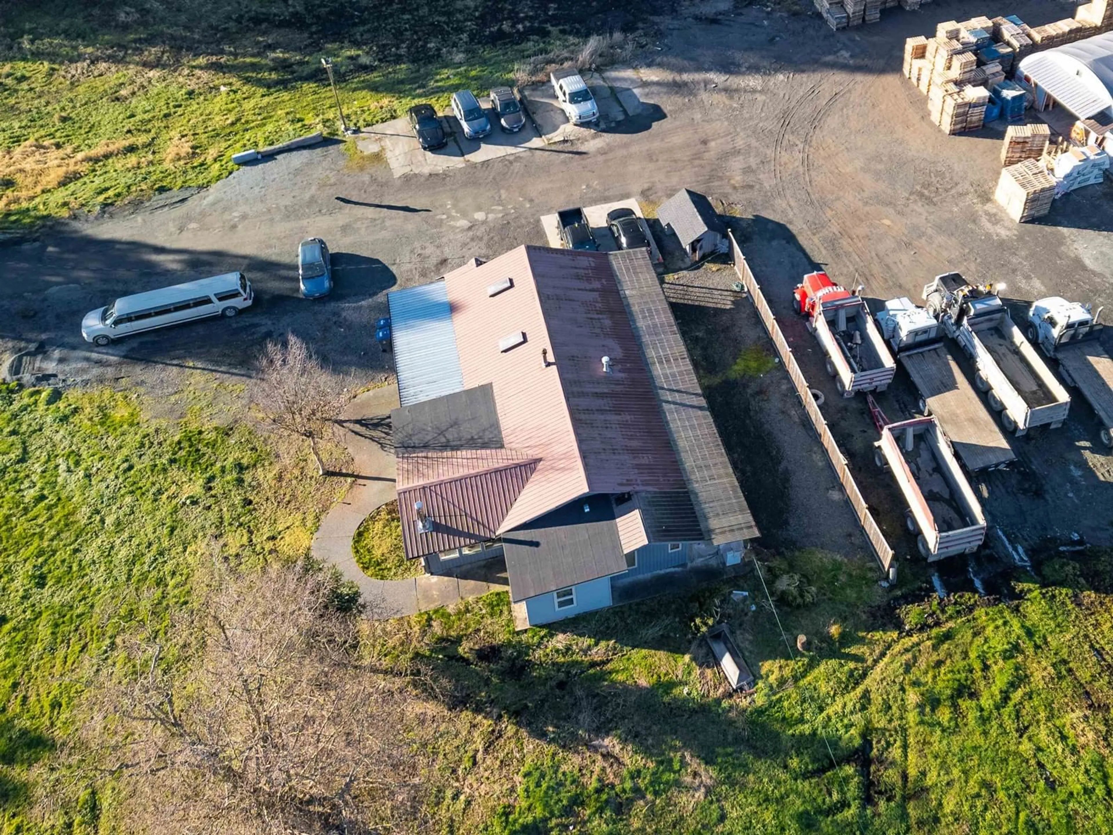 A pic from outside/outdoor area/front of a property/back of a property/a pic from drone, building for 17351 80, Surrey British Columbia V4N6J6