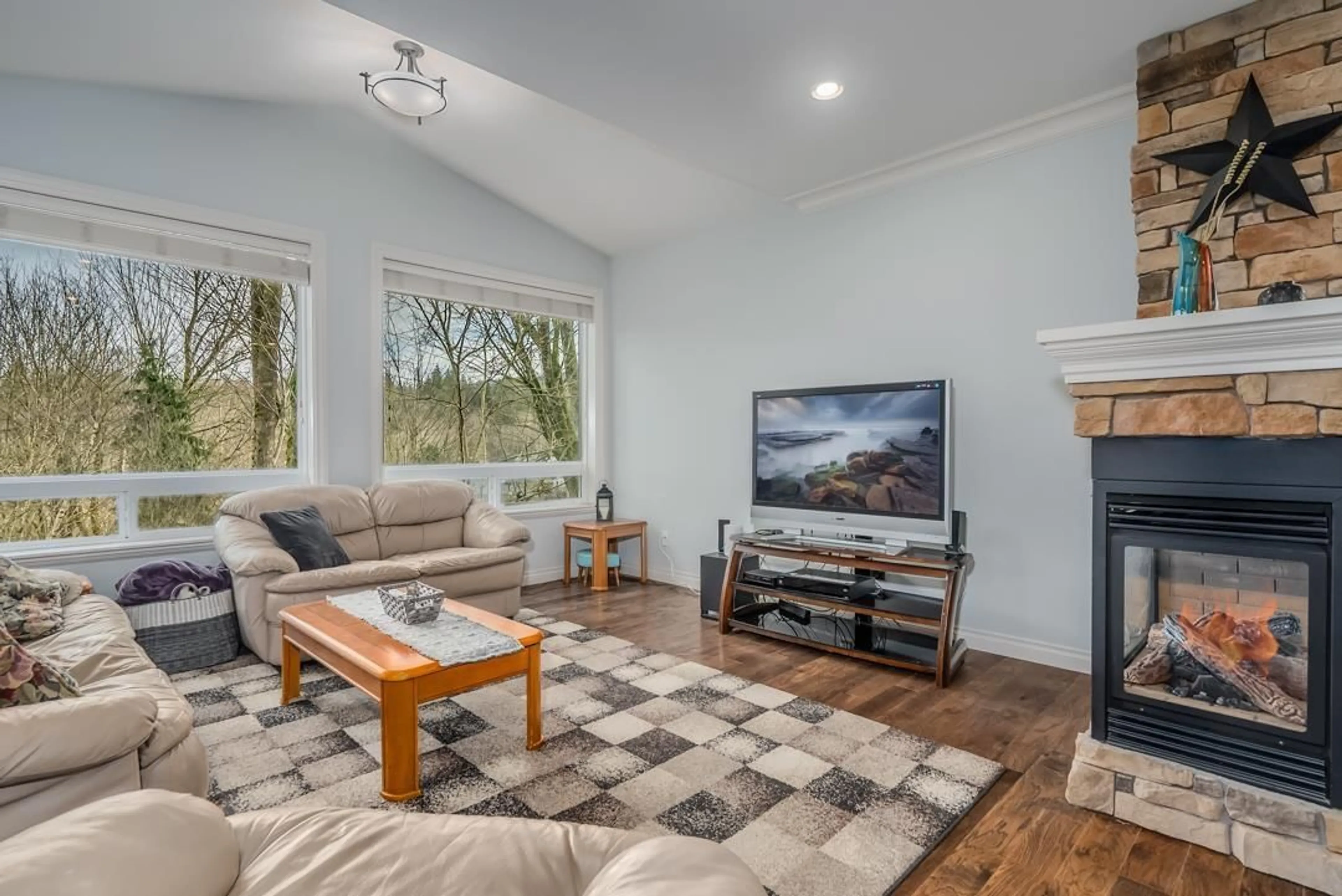 Living room with furniture, wood/laminate floor for 3918 CAVES COURT, Abbotsford British Columbia V3G0A1