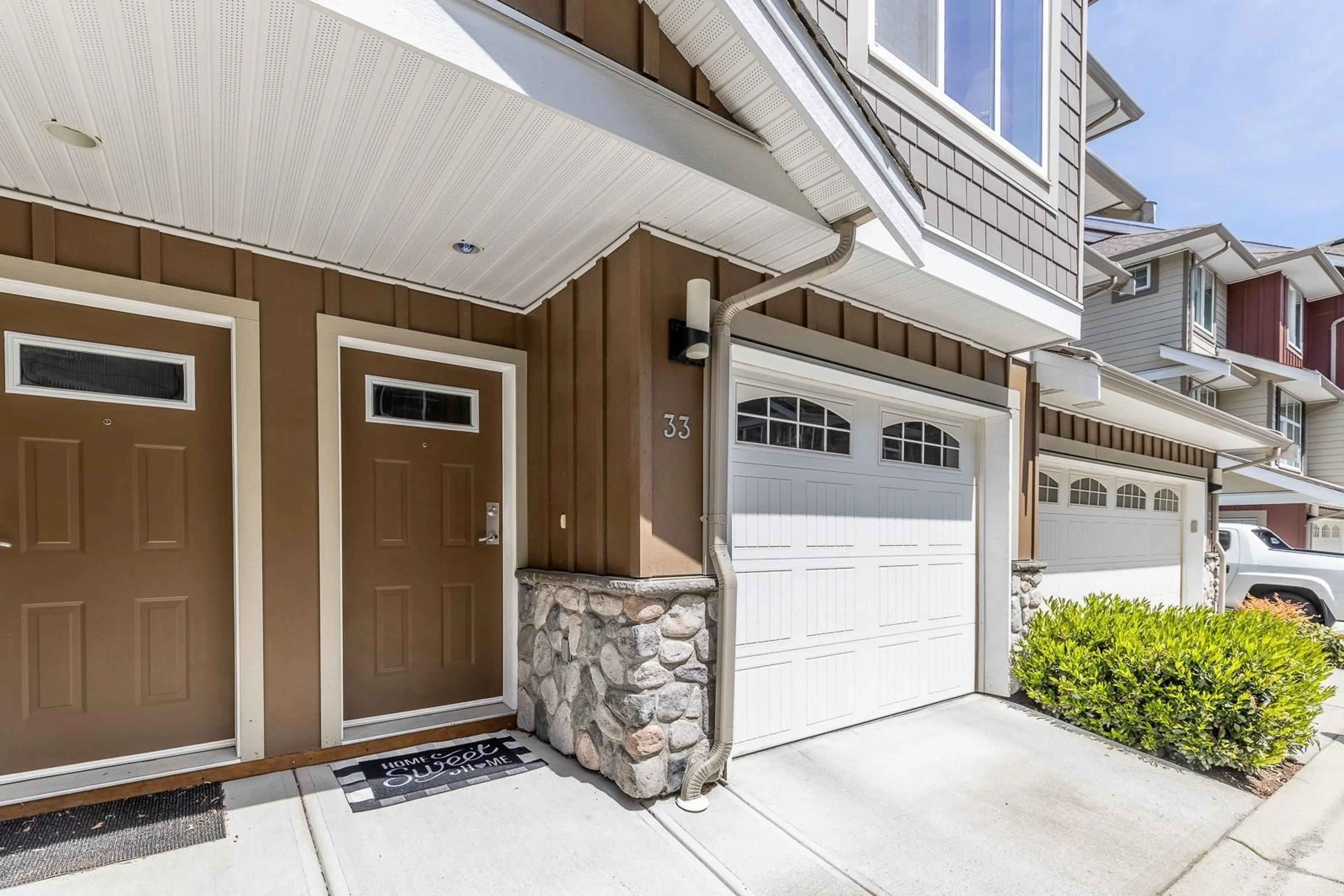 Indoor entryway for 33 3009 156 STREET, Surrey British Columbia V3Z0N9