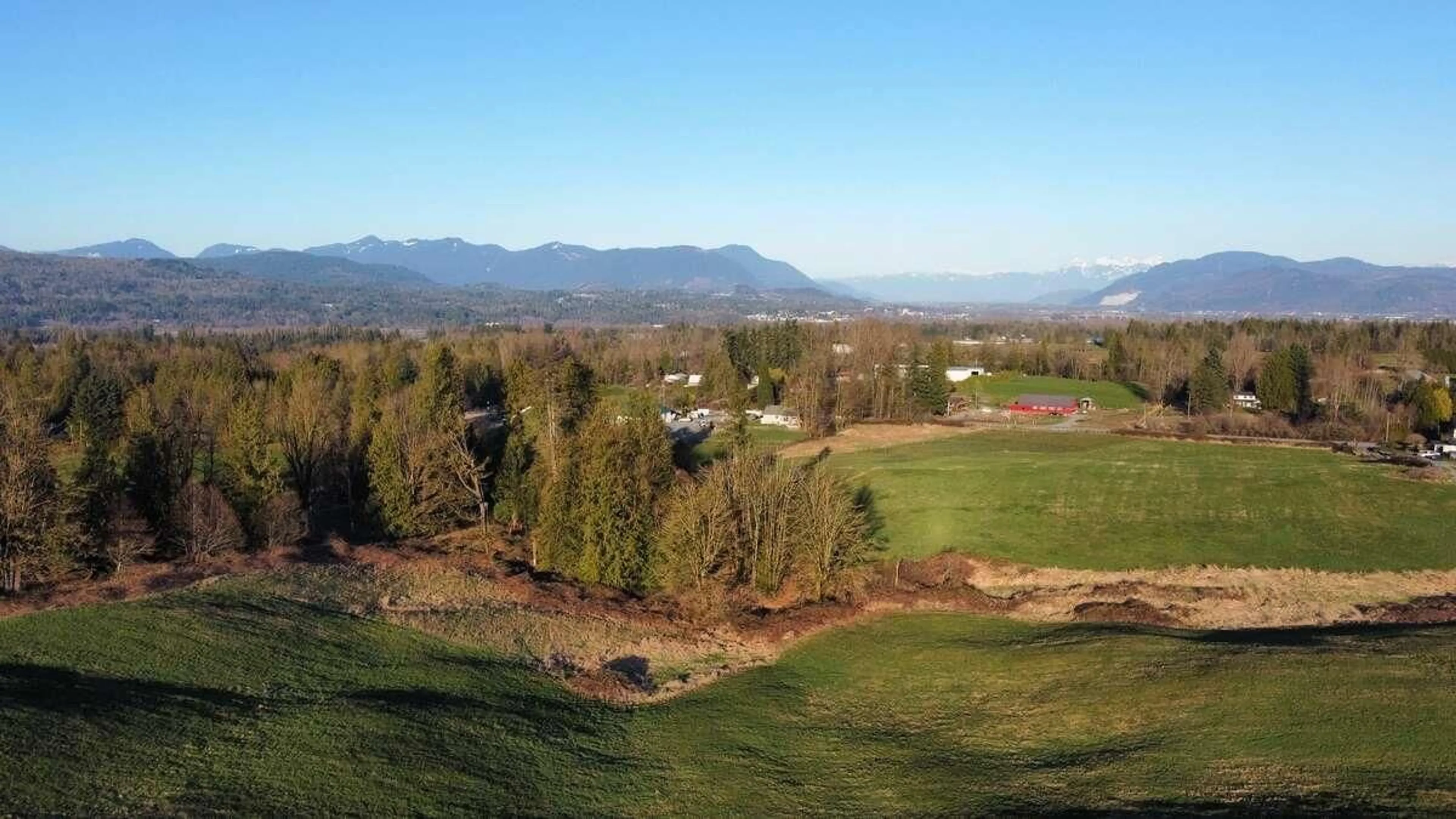 A pic from outside/outdoor area/front of a property/back of a property/a pic from drone, mountain view for 6077 ROSS ROAD, Abbotsford British Columbia V4X1Z1