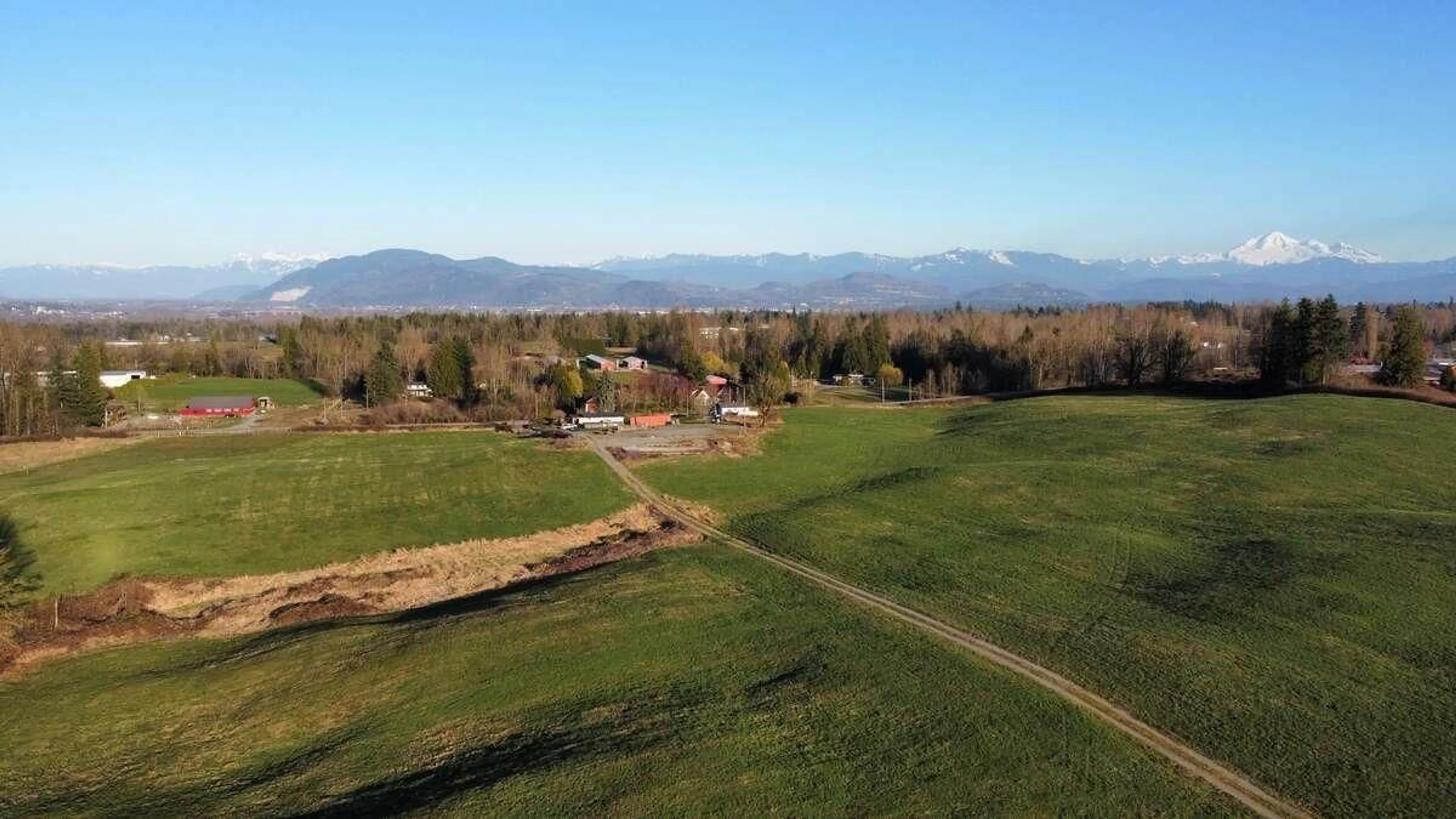 A pic from outside/outdoor area/front of a property/back of a property/a pic from drone, mountain view for 6077 ROSS ROAD, Abbotsford British Columbia V4X1Z1