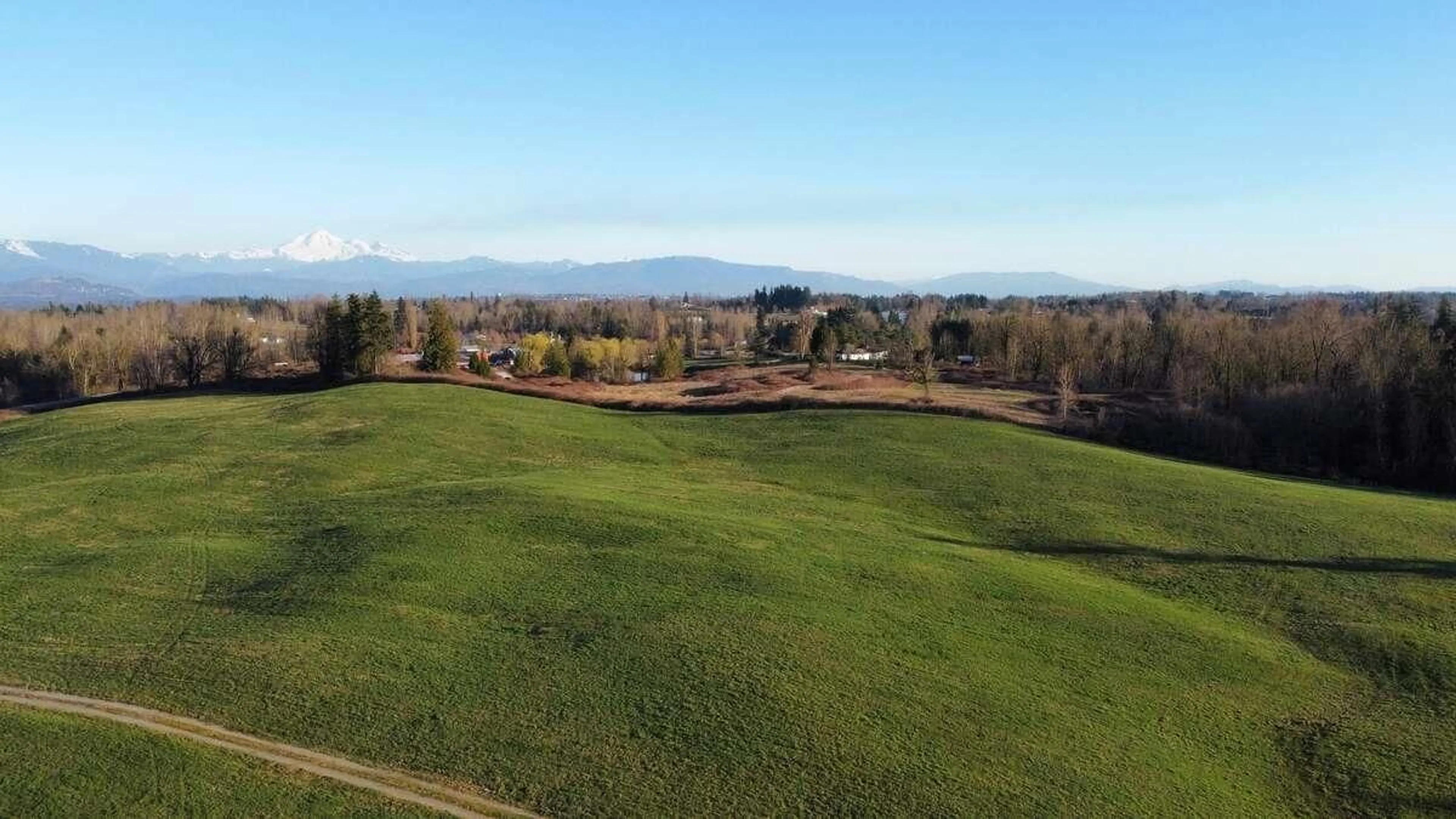 A pic from outside/outdoor area/front of a property/back of a property/a pic from drone, mountain view for 6077 ROSS ROAD, Abbotsford British Columbia V4X1Z1