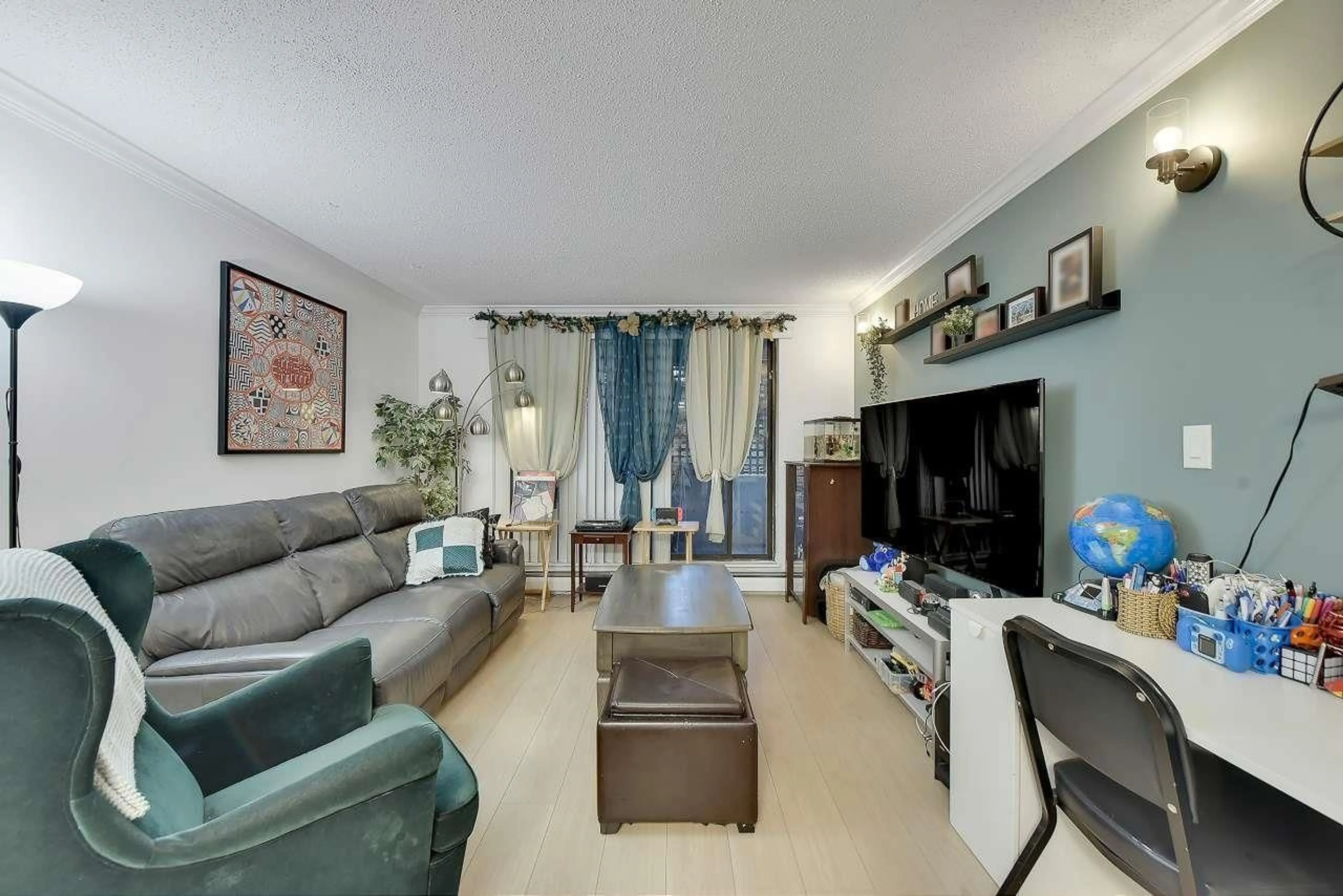 Living room with furniture, unknown for 6 10698 151A STREET, Surrey British Columbia V3R8T5