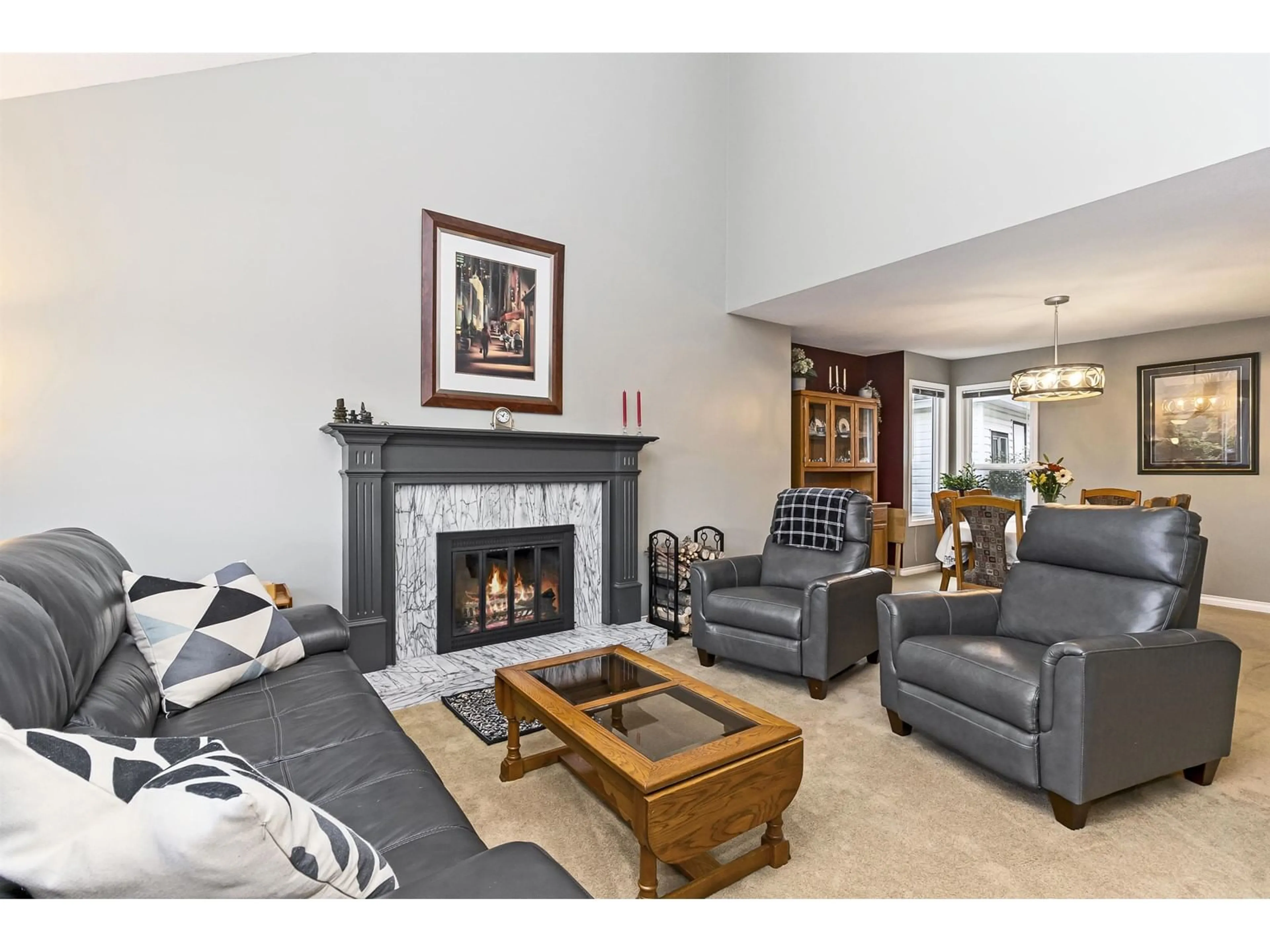 Living room with furniture, ceramic/tile floor for 3043 CASSIAR AVENUE, Abbotsford British Columbia V2S7G9